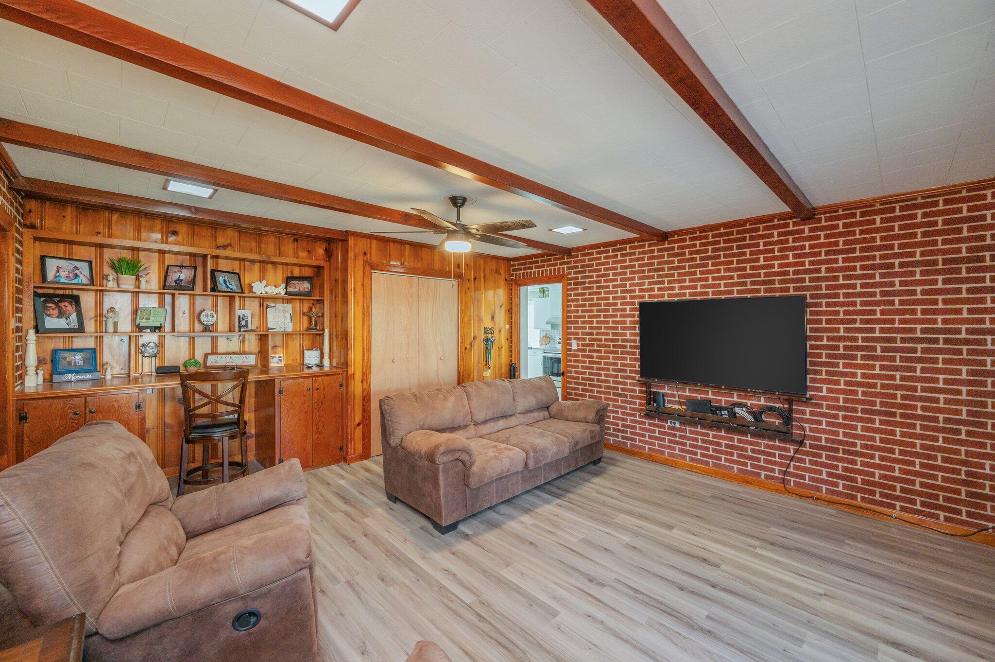 HUGHES ADD FLORALA - Residential
