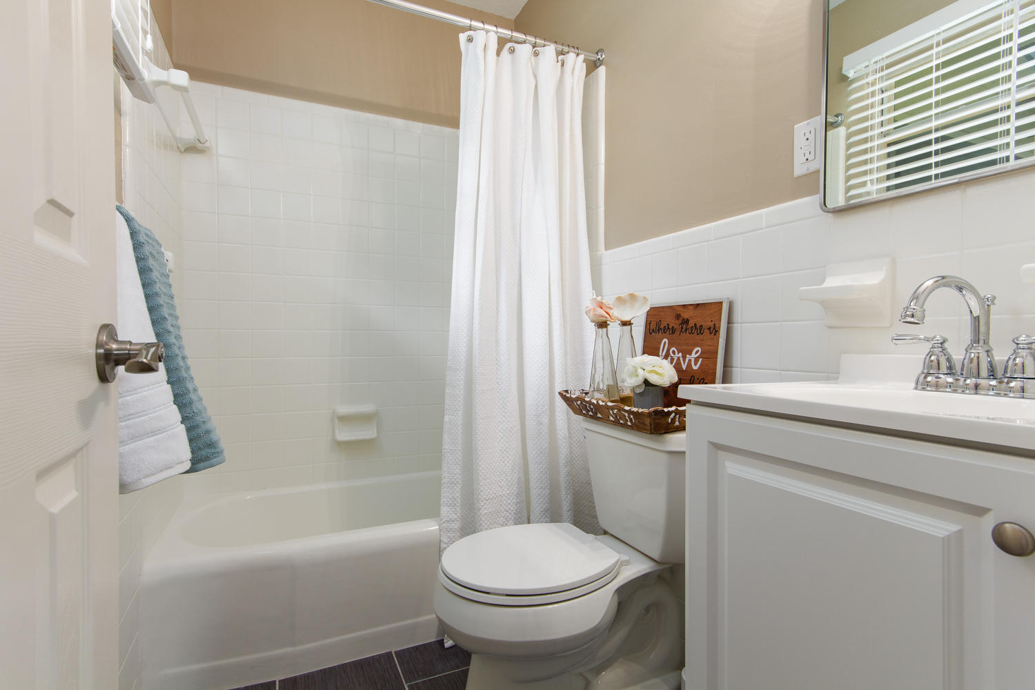 ELLIOTTS POINT 10TH ADDN - Residential