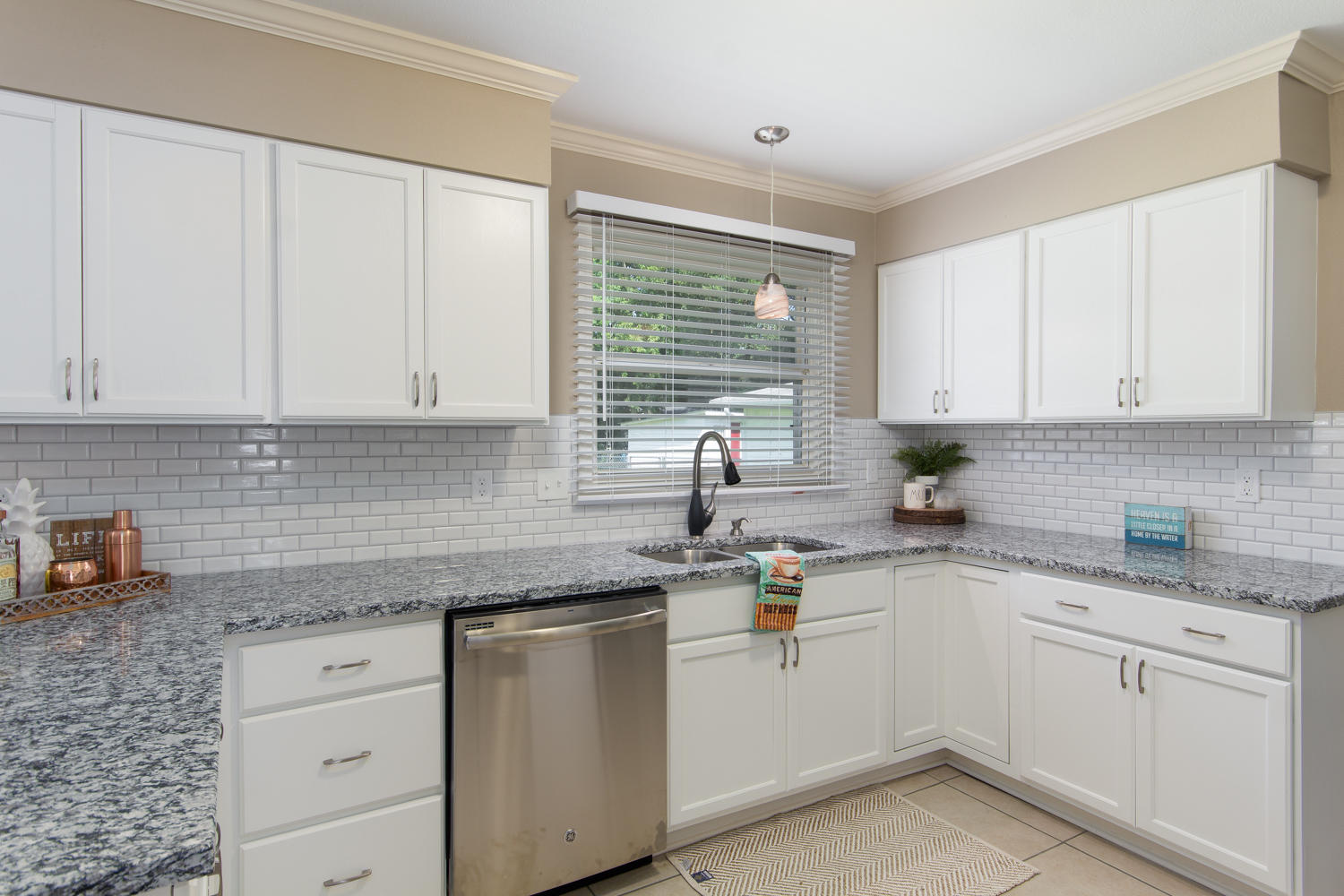 ELLIOTTS POINT 10TH ADDN - Residential