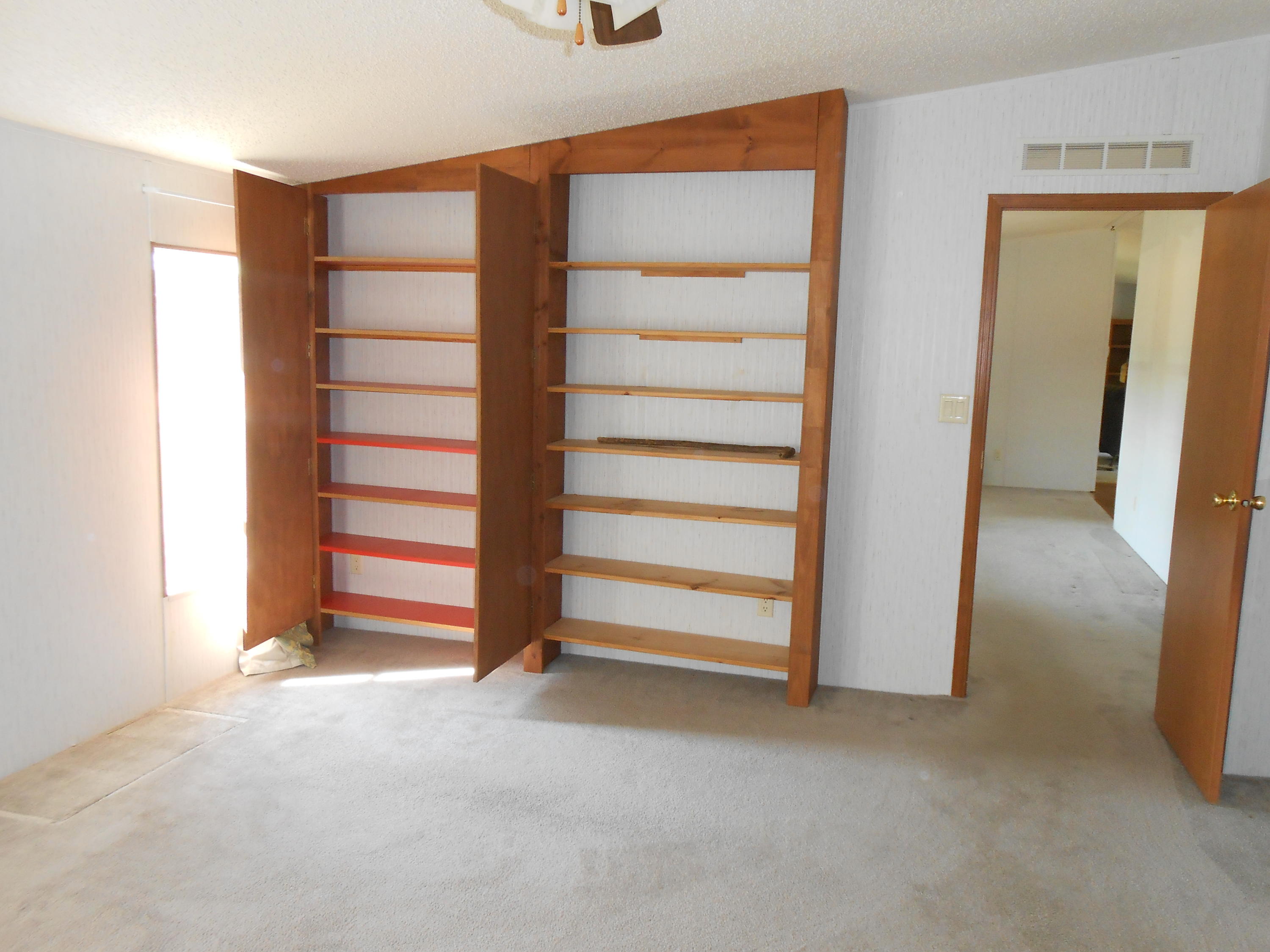 OAKWOOD LAKES ESTATES - Residential