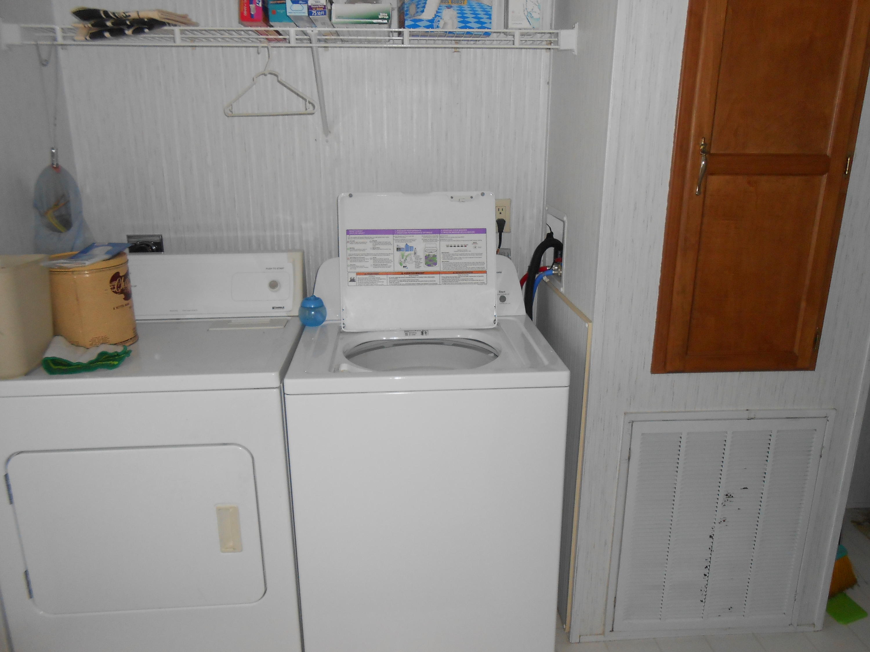 OAKWOOD LAKES ESTATES - Residential