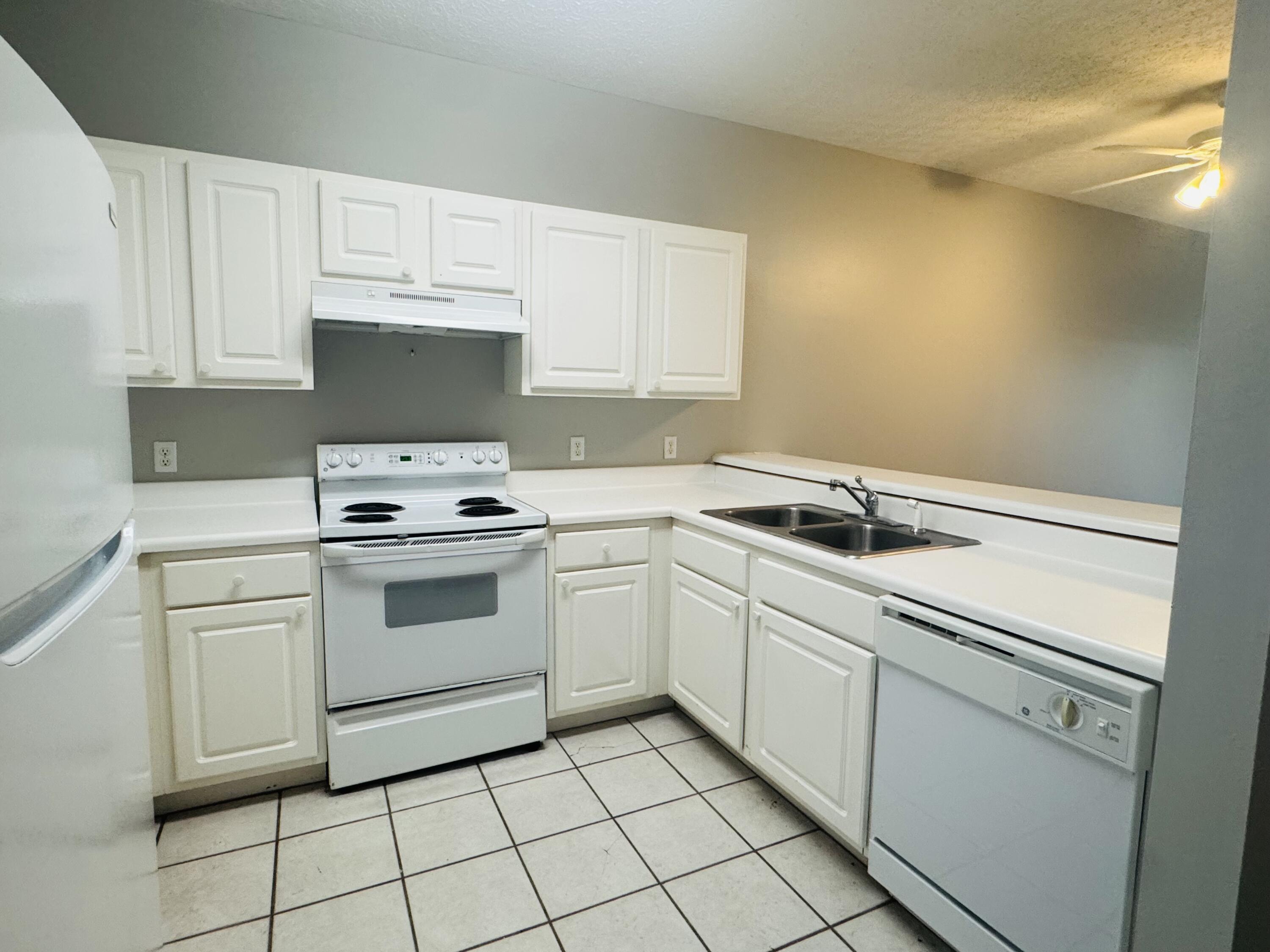 HERONS WATCH CONDO PH 3 - Residential Lease