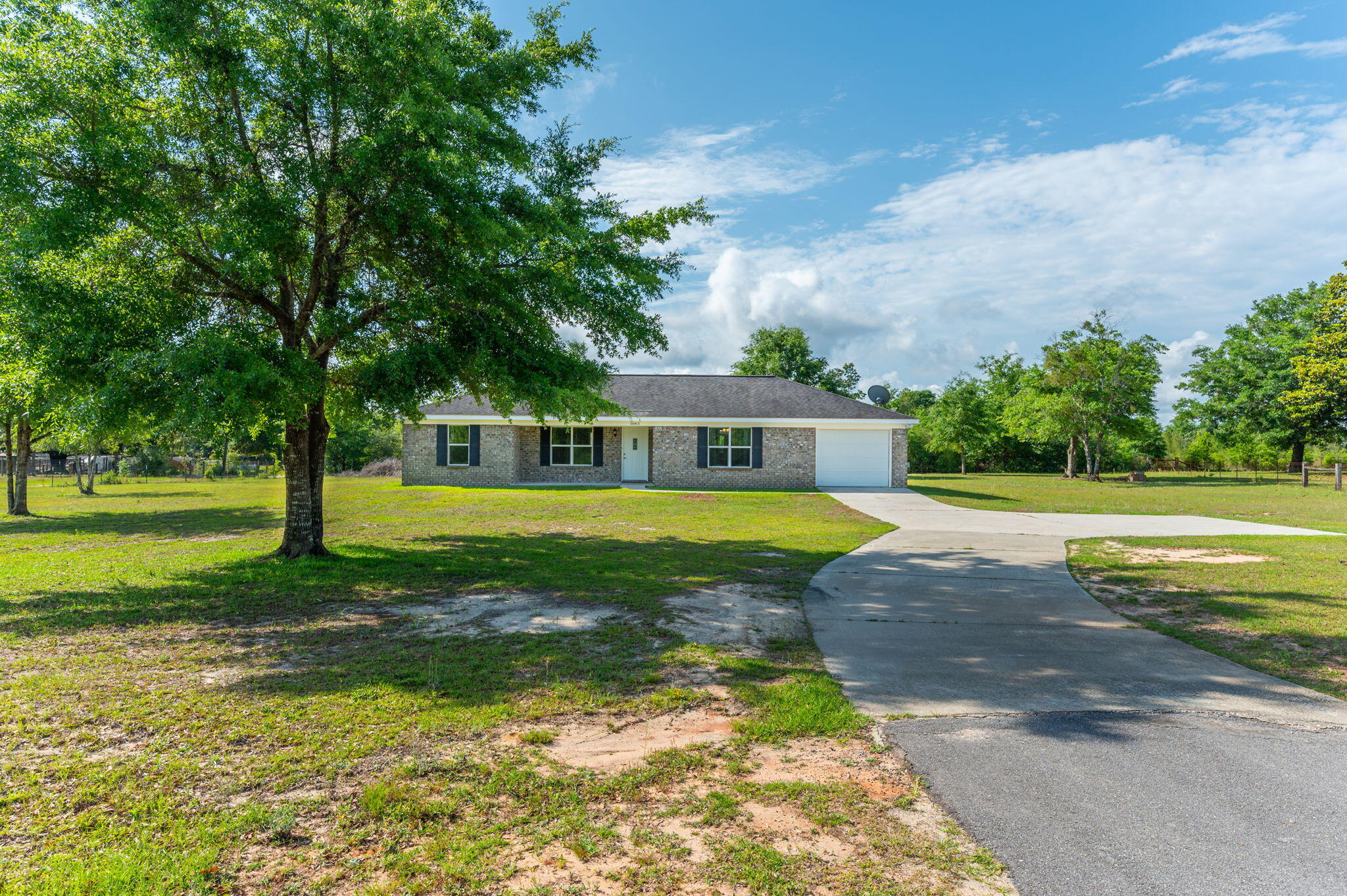 Charm & Character awaits in this picturesque 3 bd, 2bath brick home situated on over an acre. Covered front porch is ideal for a pair of chairs to relax and drink a glass of tea. Come on in to open, split floor plan, light and bright! Galley kitchen offers stainless steel appliances, open dining/living. In-door laundry room with cabinets & folding table. Tile in all wet areas to include the dining with carpet in living and bedrooms. Primary bath has walk-in shower and large vanity. Back covered porch is 8X12, niiiice size for shade or cover while enjoying the outdoors, bird watching, kids playing, or just relaxing in the fresh air. Driveway has RV parking with electric for guests that may want to stay a minute, an added plus! Standing Ovation for Baker location!