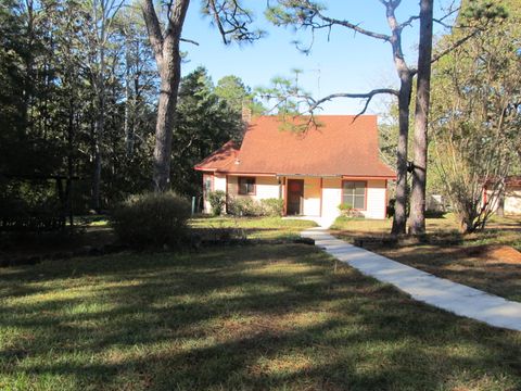 A home in DeFuniak Springs