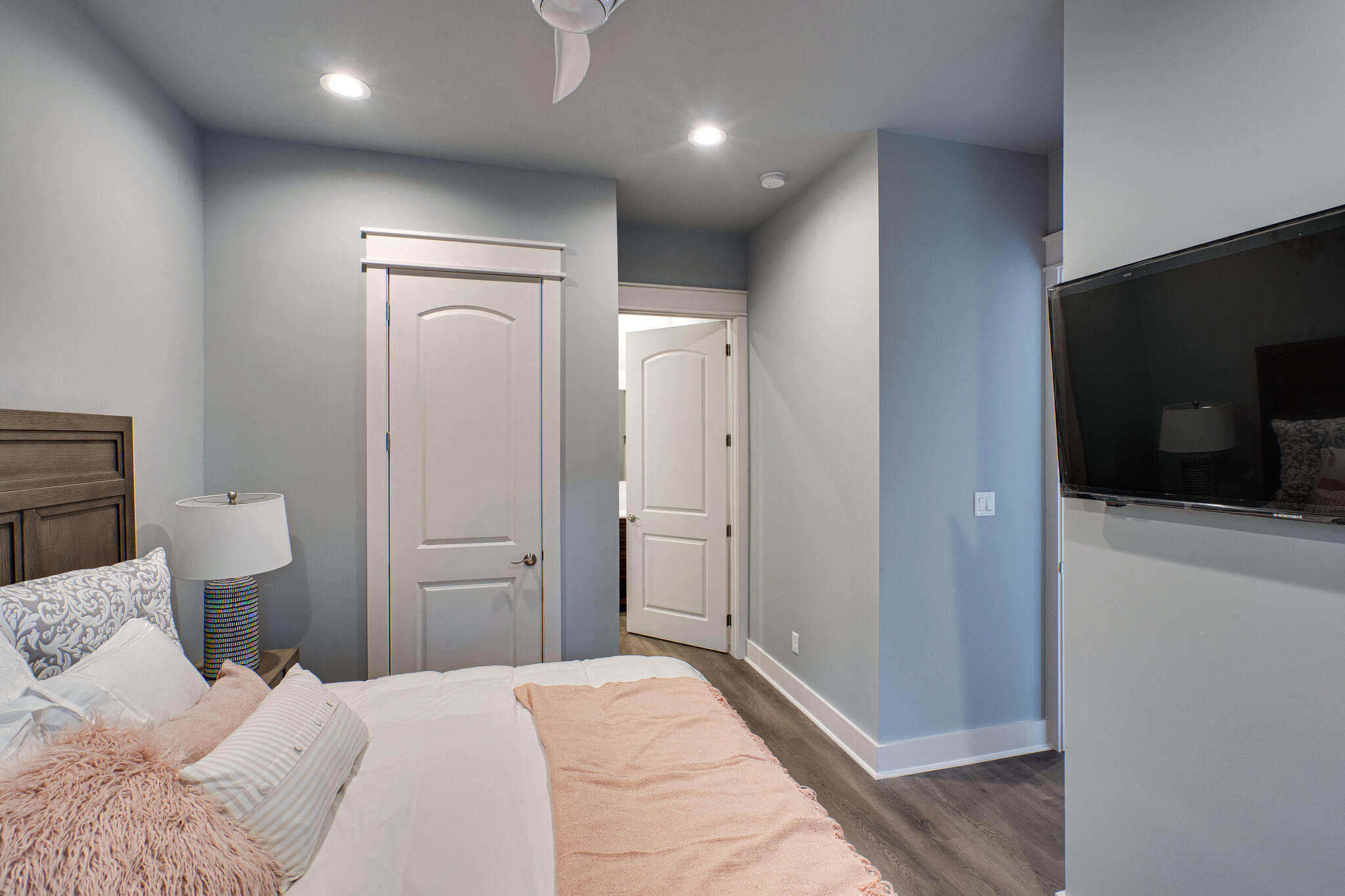 TREETOP VILLAGE - Residential