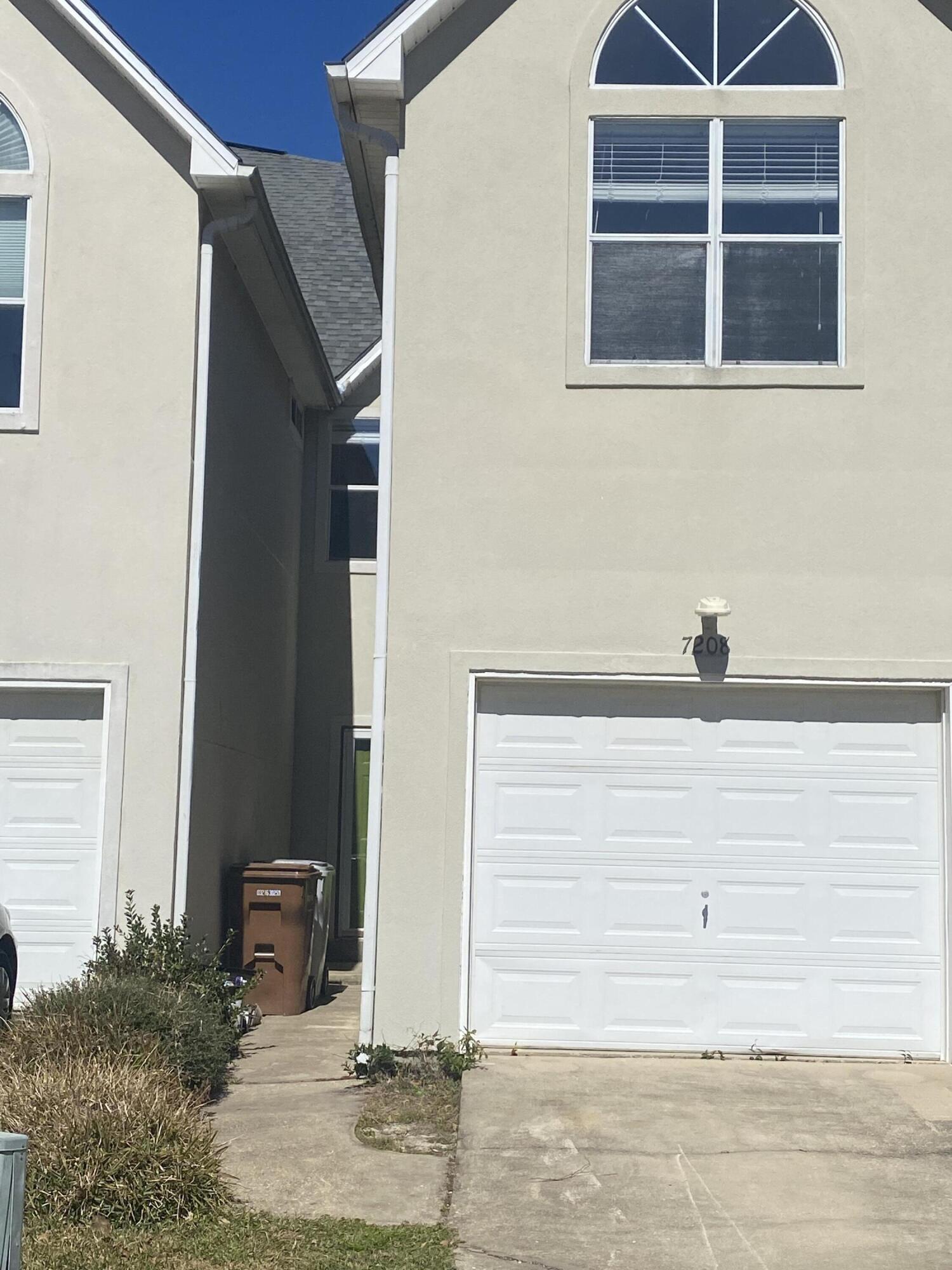 Enjoy incredible Bayfront views from both your living room and master bedroom + balcony in this 3/2.5 townhouse tucked away in Hidden Estates. Fresh paint and all stainless steel appliances! Washer and dryer included in your upstairs laundry nook. Vacant, and ready for a new family to enjoy the incredible surroundings of mature oaks, bayfront living, and a boat slip for your favorite watercraft.