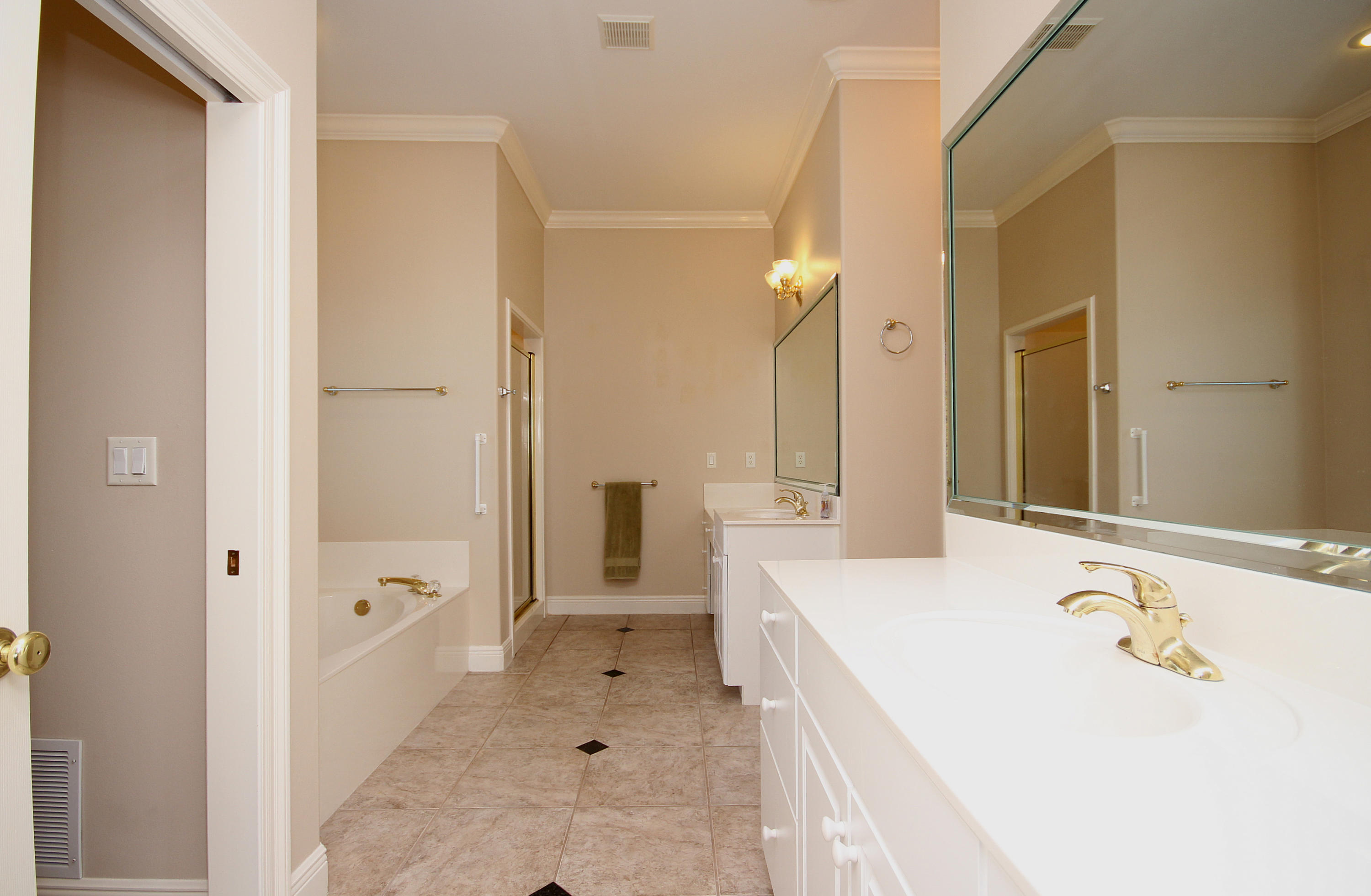 MAGNOLIA LAKE S/D AT BLUEWATER BAY - Residential