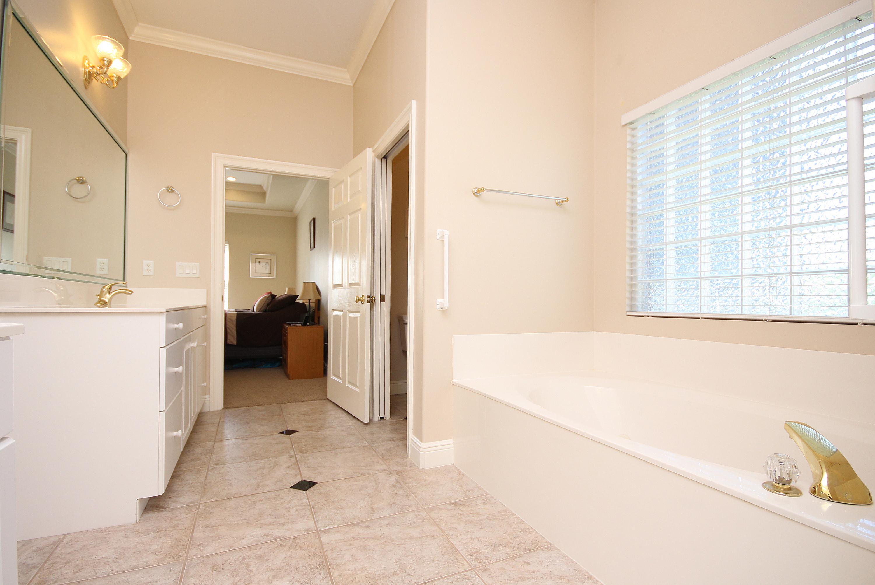 MAGNOLIA LAKE S/D AT BLUEWATER BAY - Residential