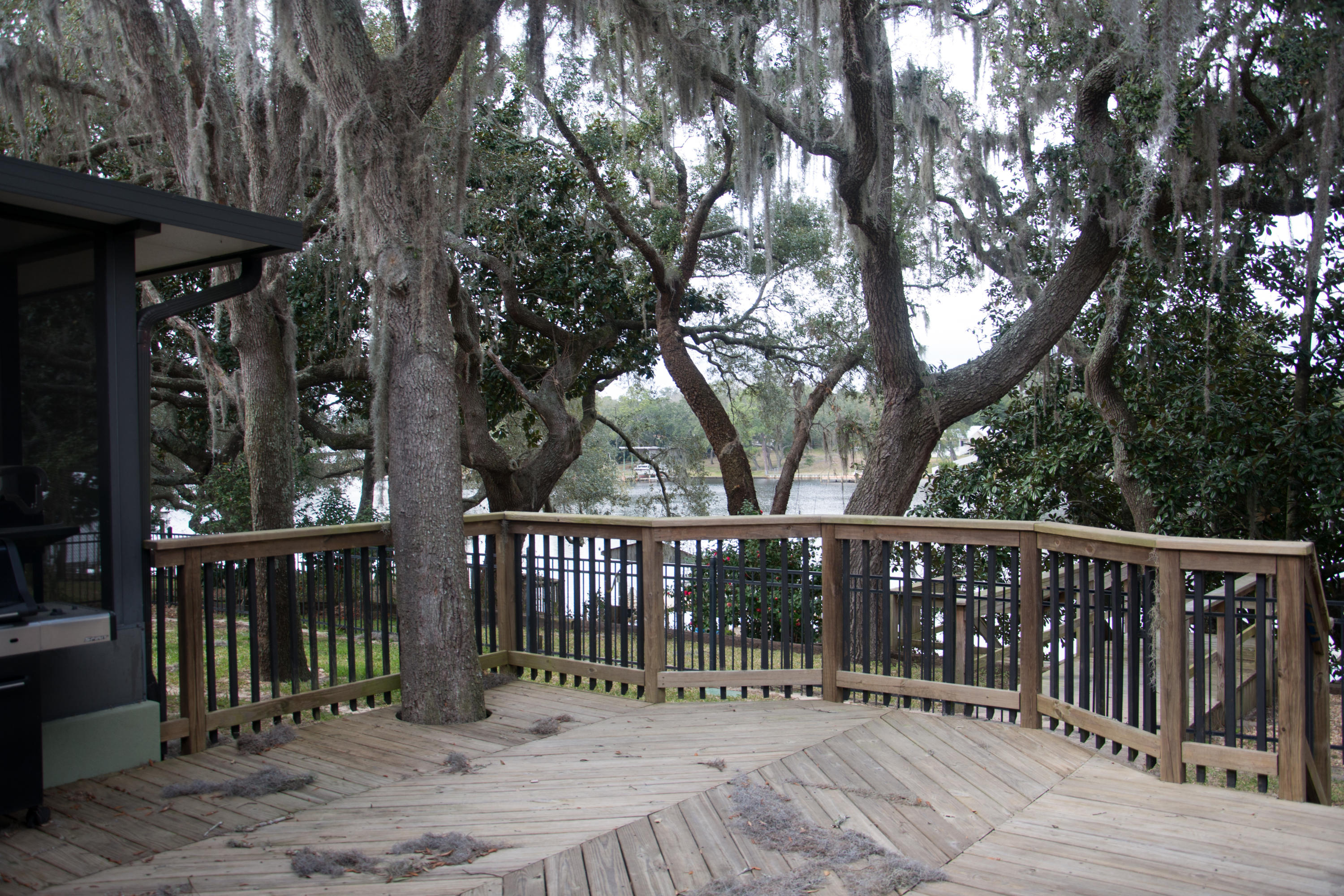 WHISPERING PINES 1ST ADDN - Residential