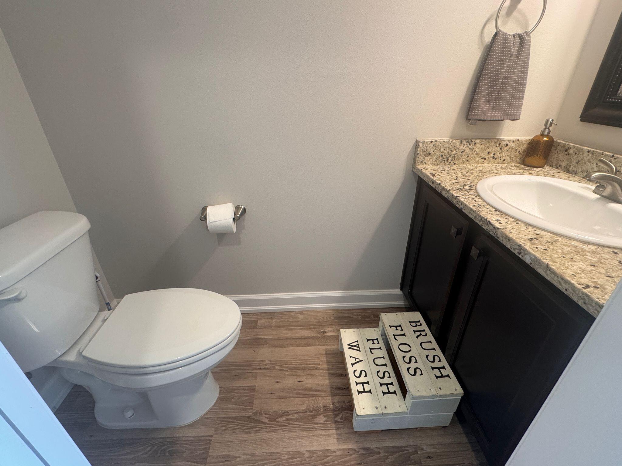 HELMS & ALLEN - Residential Lease