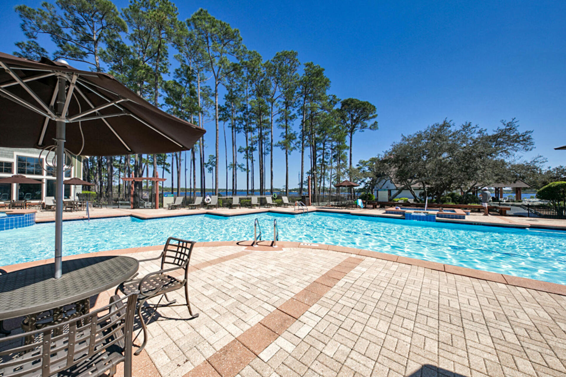 WILD HERON - Residential