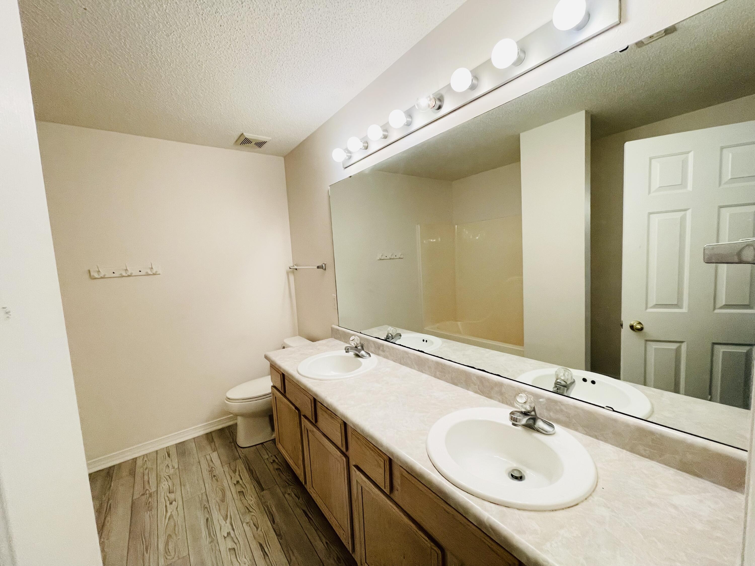 MAGNOLIA SQUARE - Residential