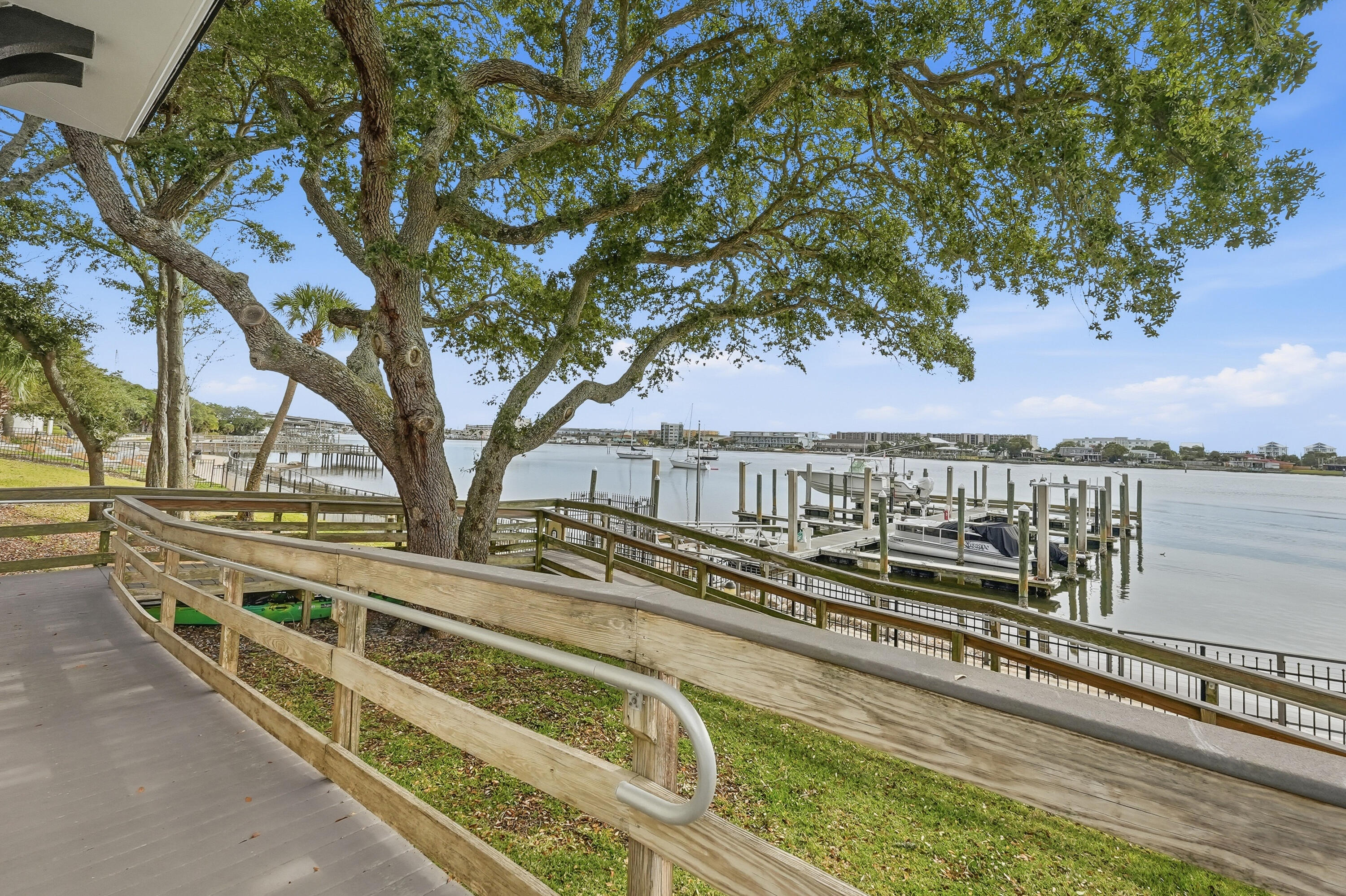 INDIANOLA ON THE WATER - Residential