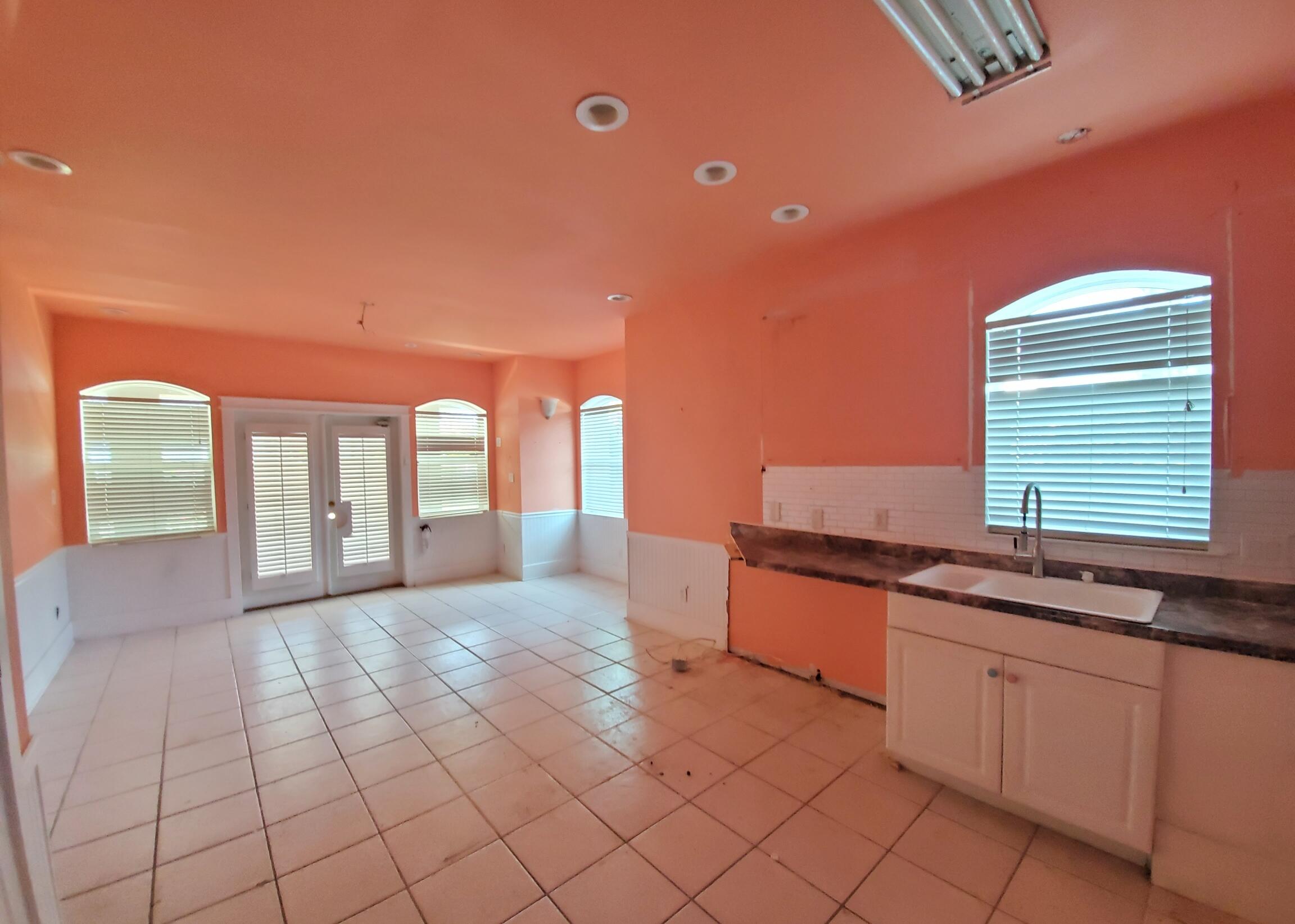 EMERALD WATERS VILLAGE - Residential