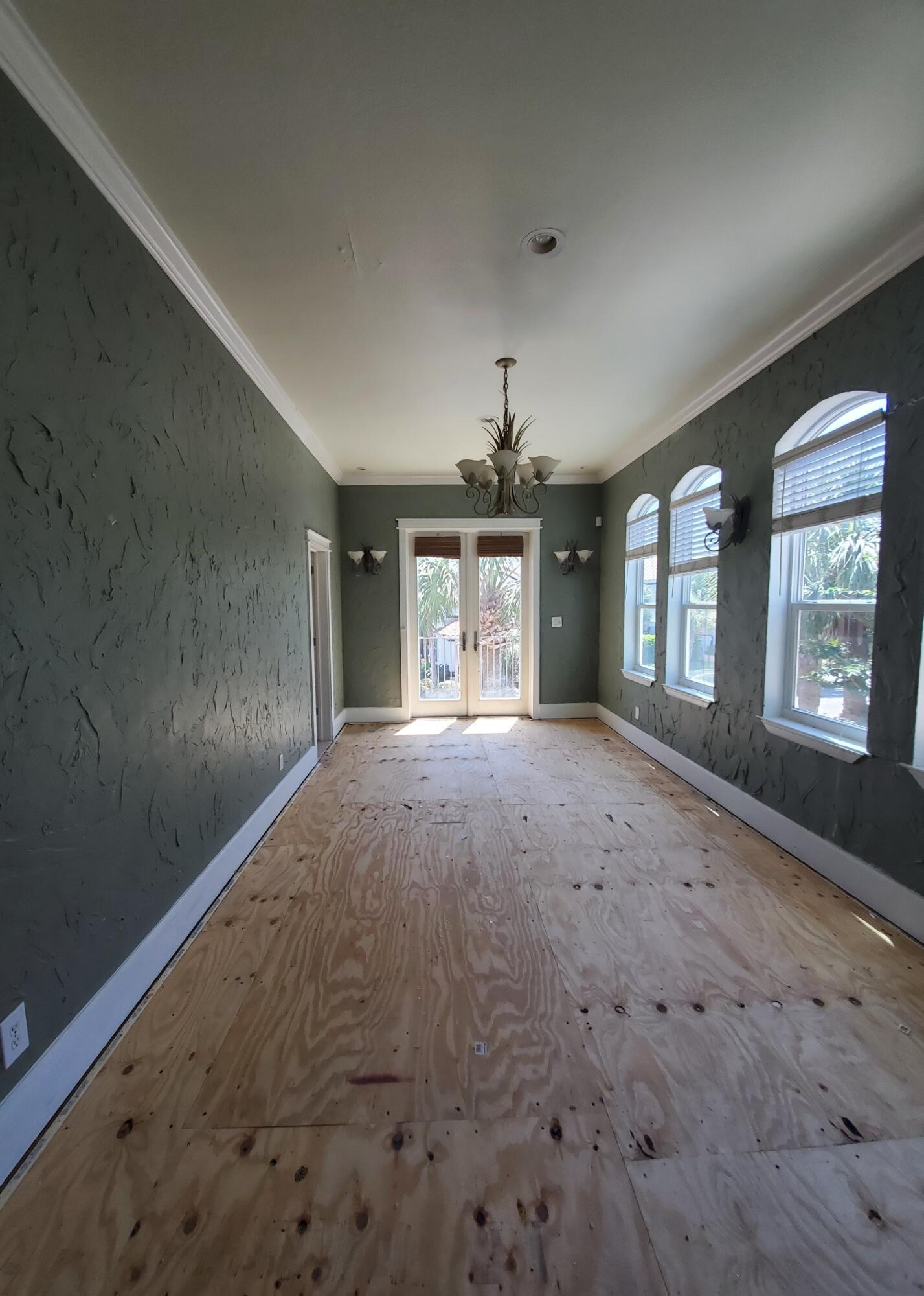 EMERALD WATERS VILLAGE - Residential