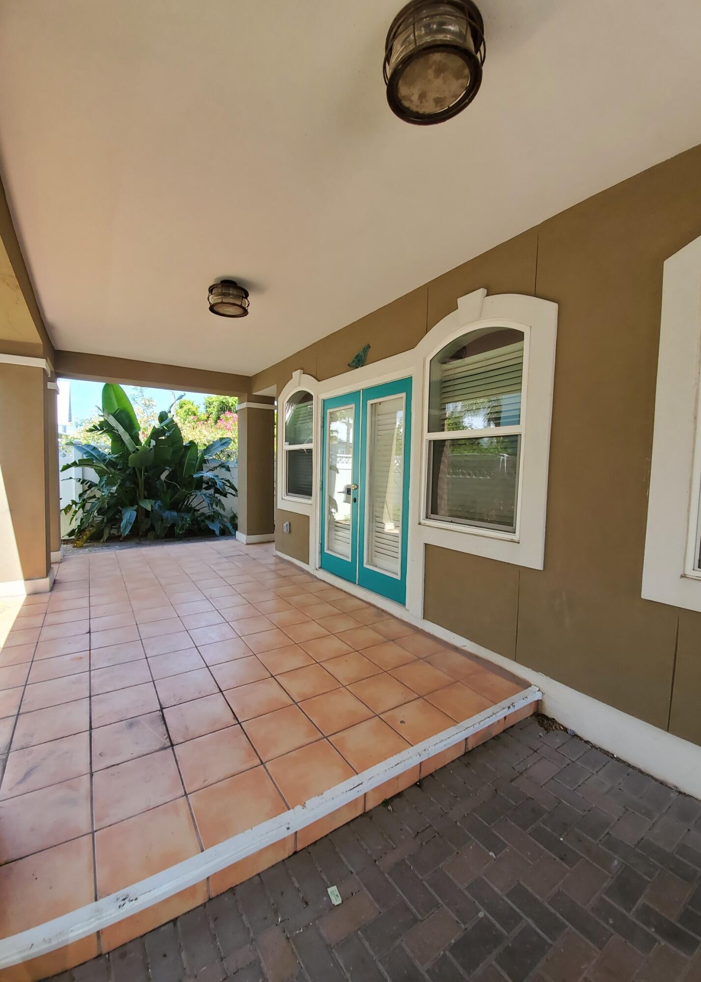 EMERALD WATERS VILLAGE - Residential