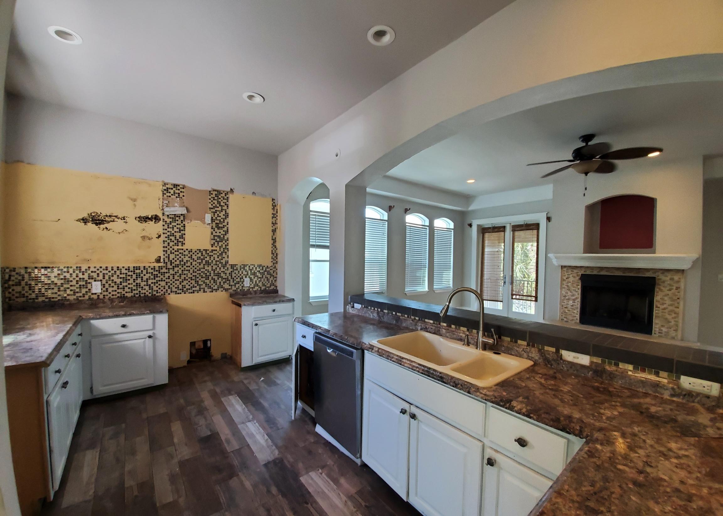 EMERALD WATERS VILLAGE - Residential