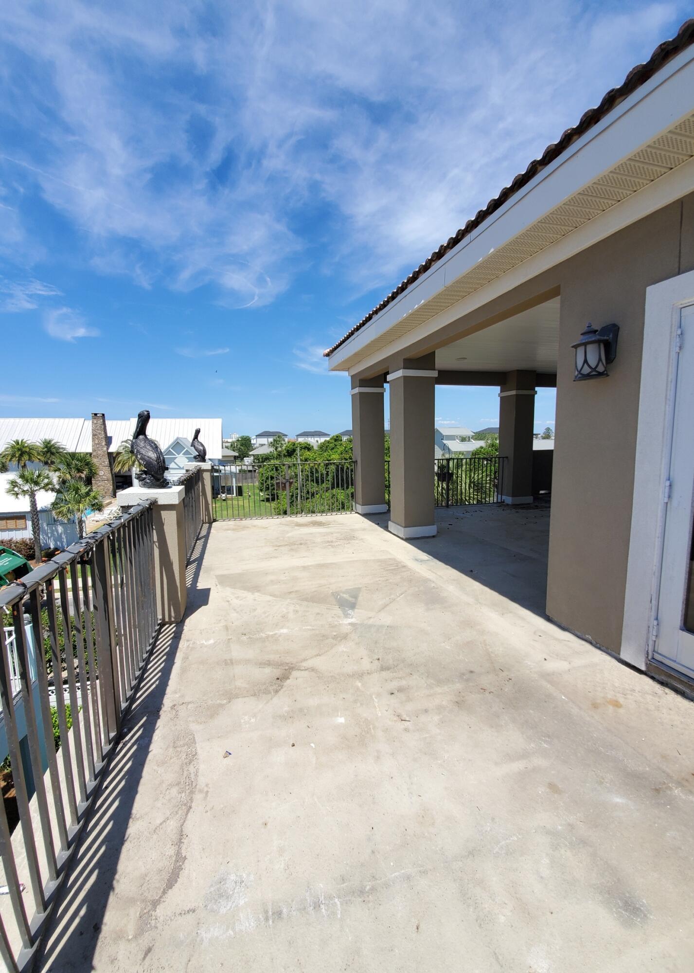 EMERALD WATERS VILLAGE - Residential