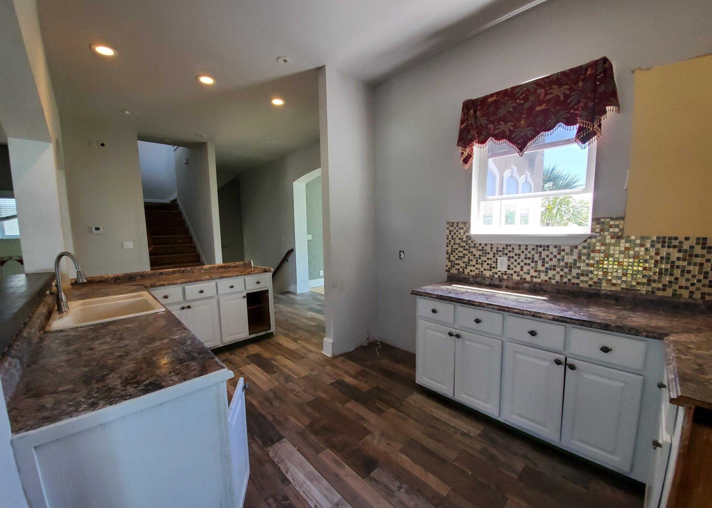 EMERALD WATERS VILLAGE - Residential