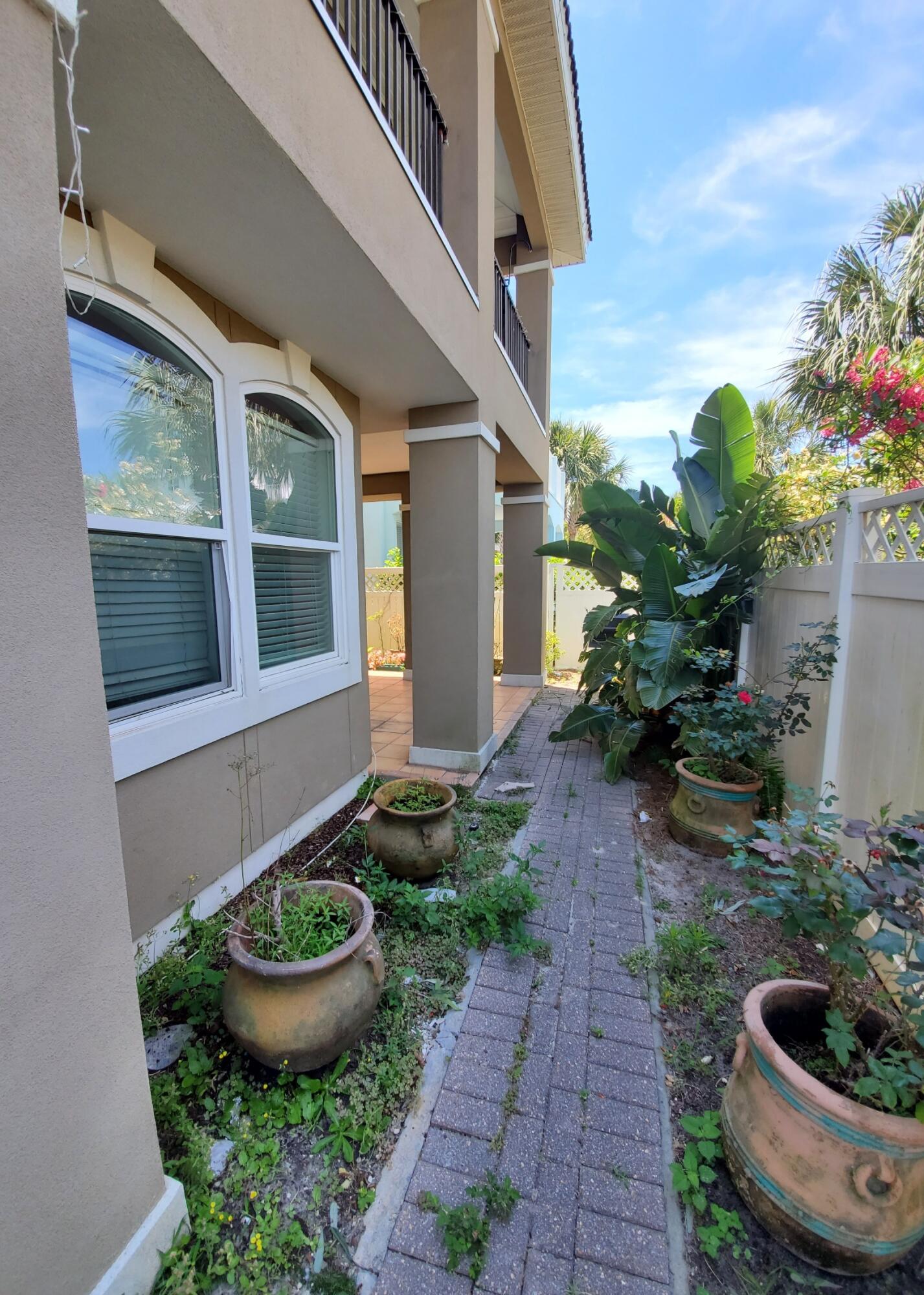 EMERALD WATERS VILLAGE - Residential