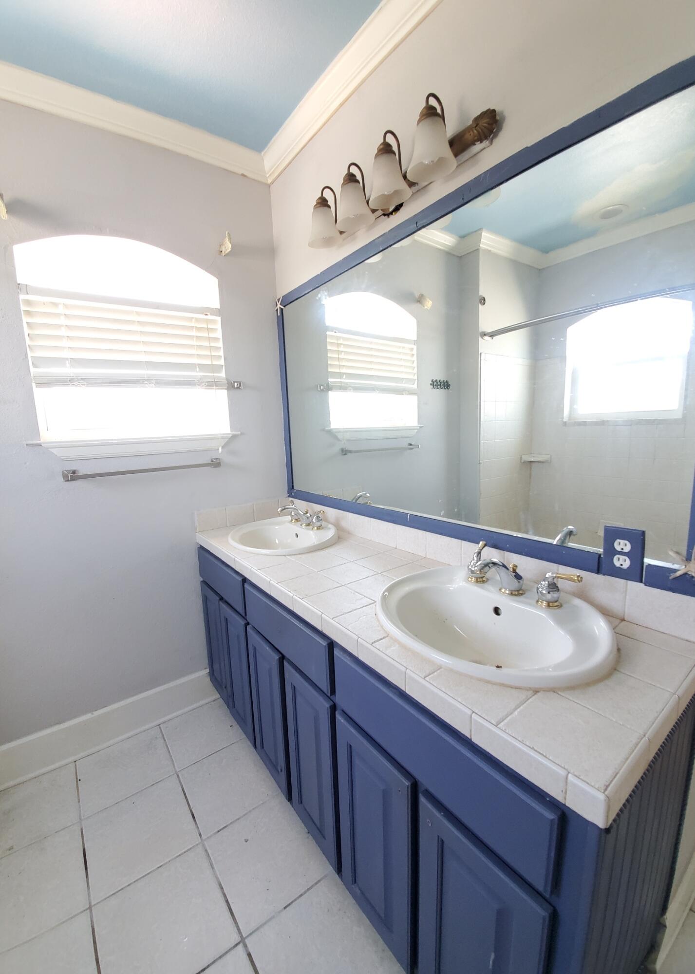 EMERALD WATERS VILLAGE - Residential