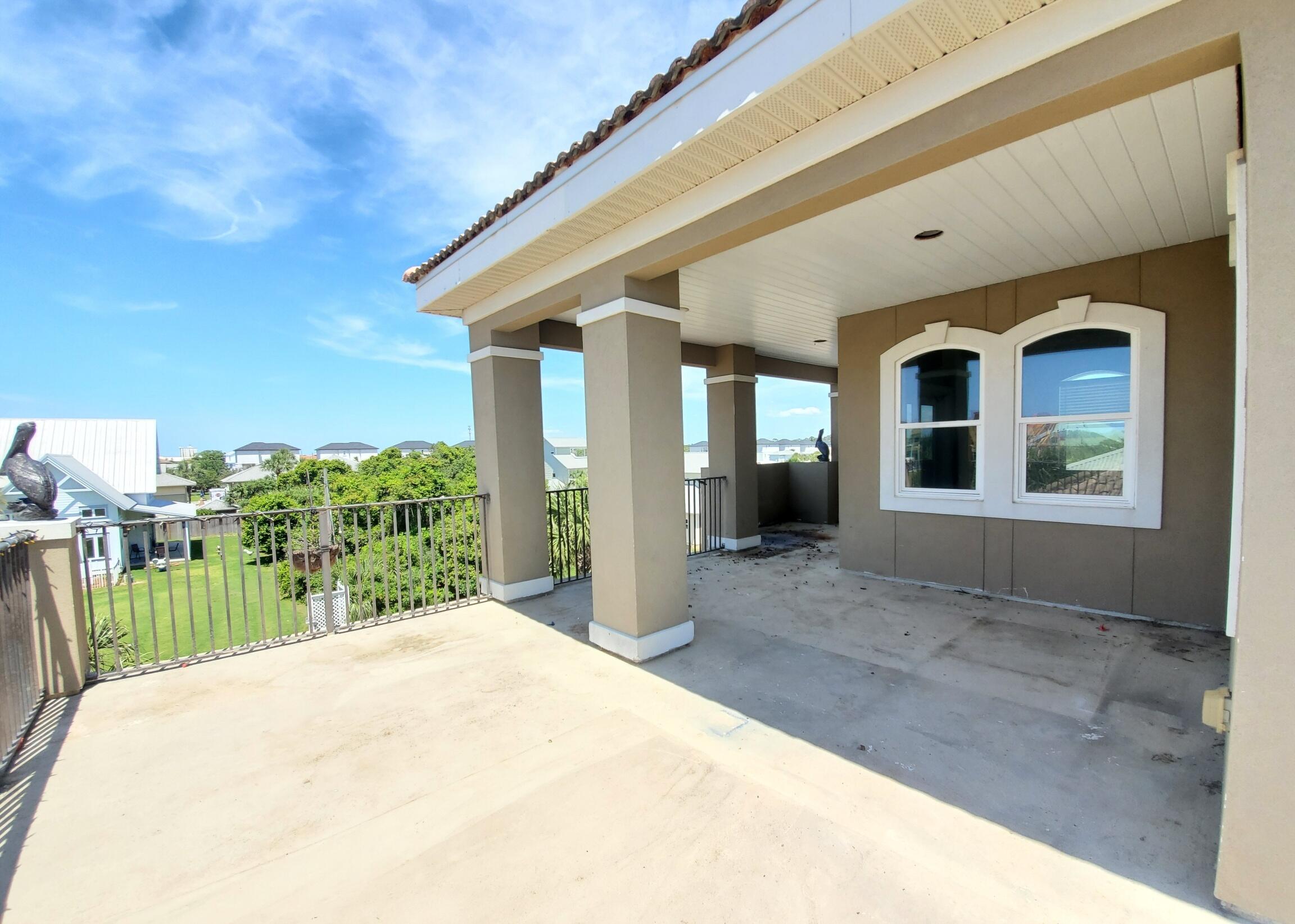 EMERALD WATERS VILLAGE - Residential