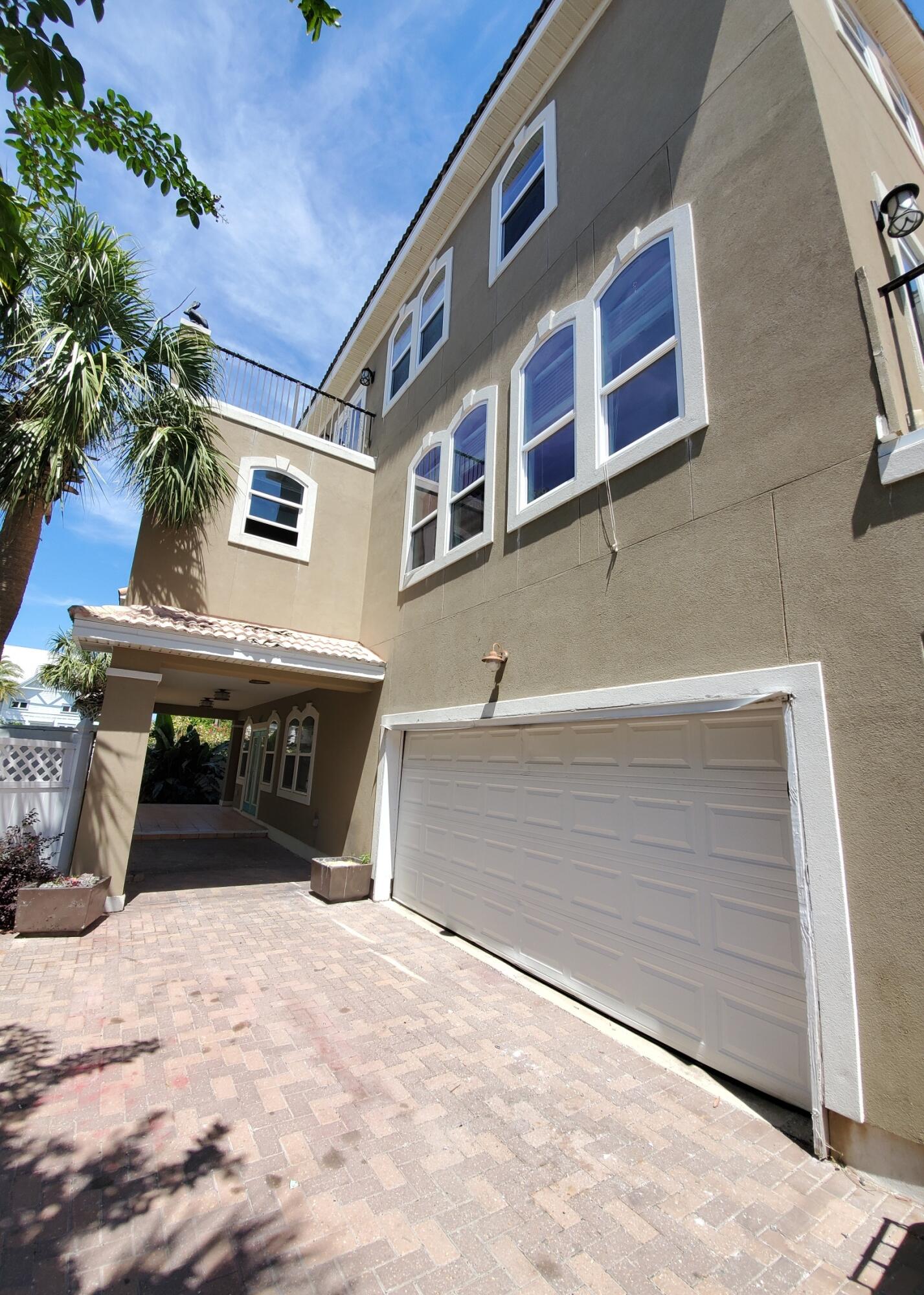 EMERALD WATERS VILLAGE - Residential