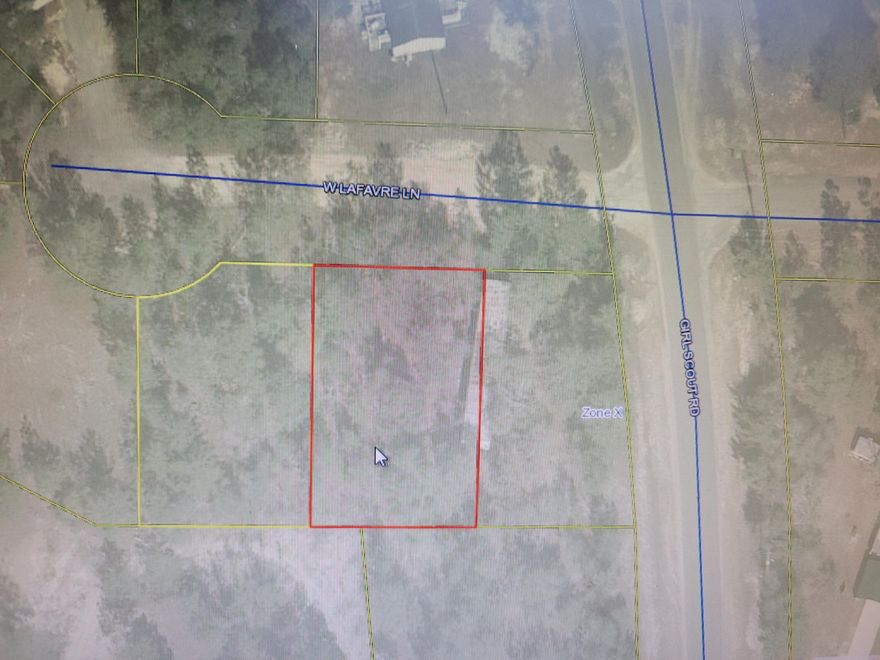 Beautiful wooded lot in Oakwood Hills Subdivision. Very short drive to the Mossy Head Interstate exit/ Hwy 285.