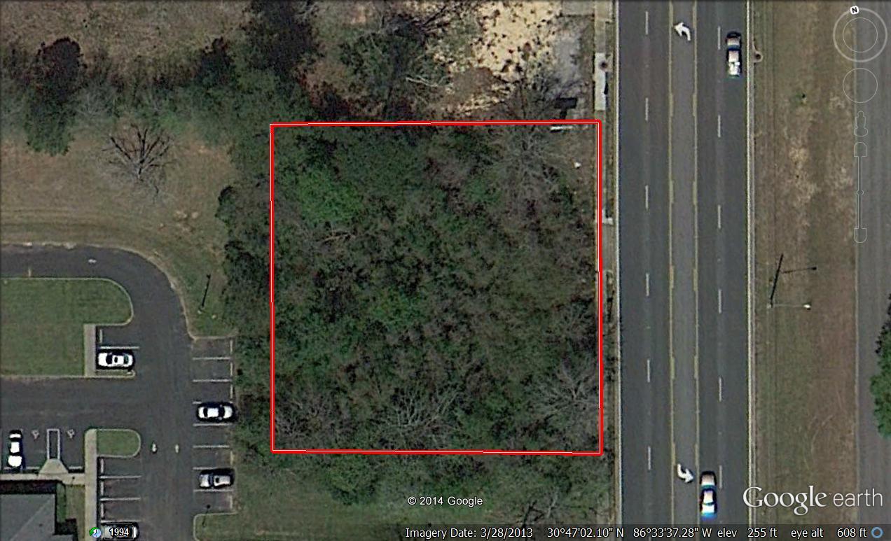 Main image without alt text