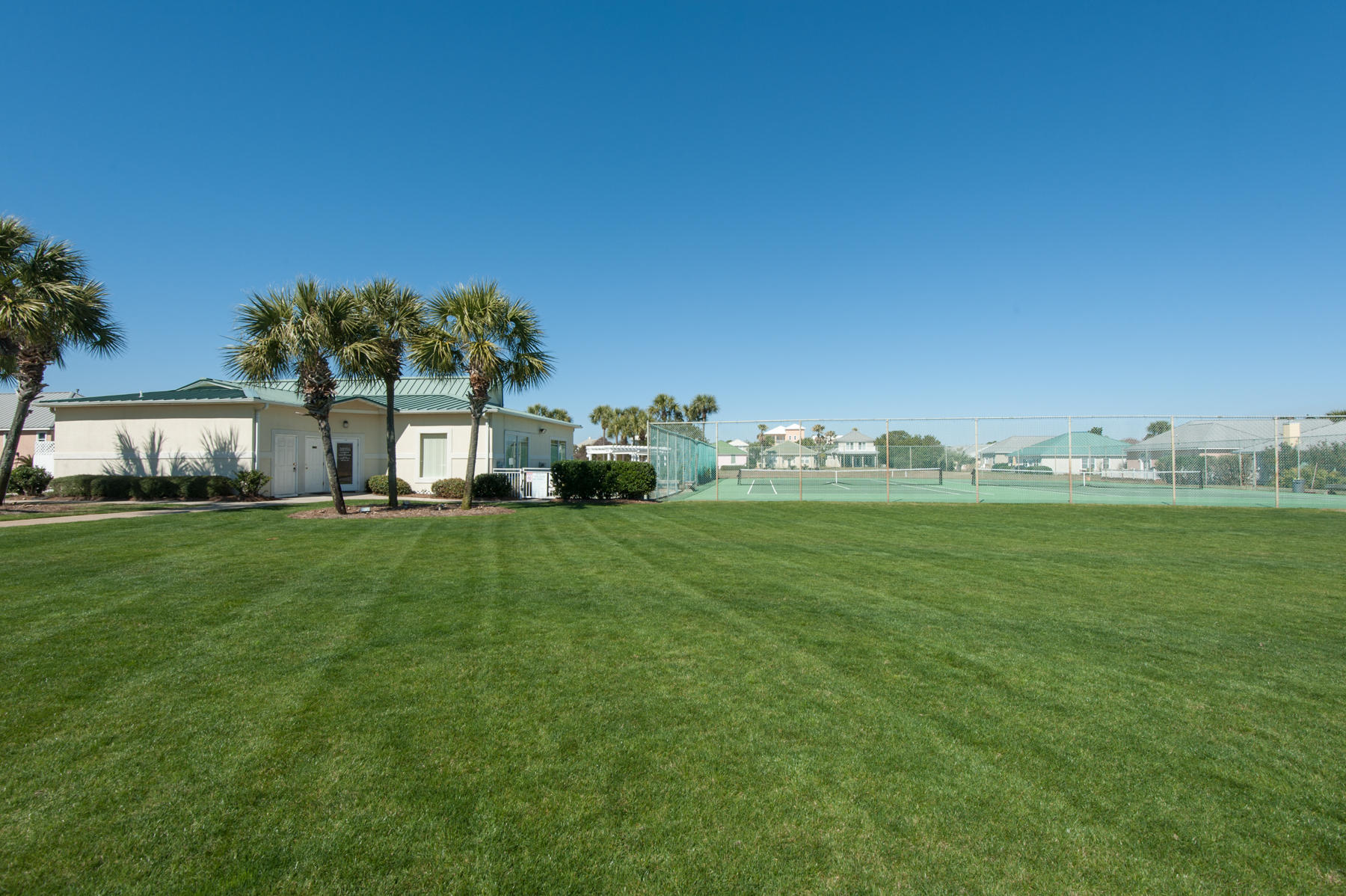 MARAVILLA COTTAGES - Residential