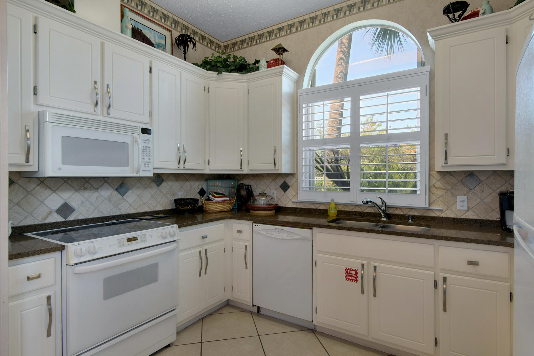 MARAVILLA COTTAGES - Residential