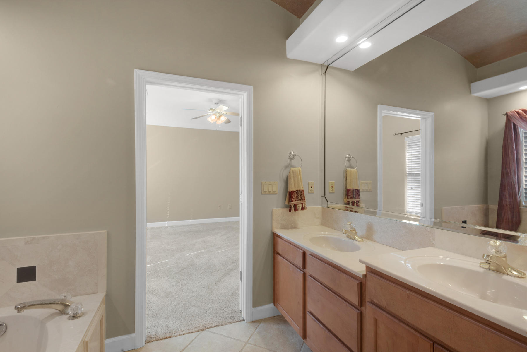 HARBOR OAKS - Residential