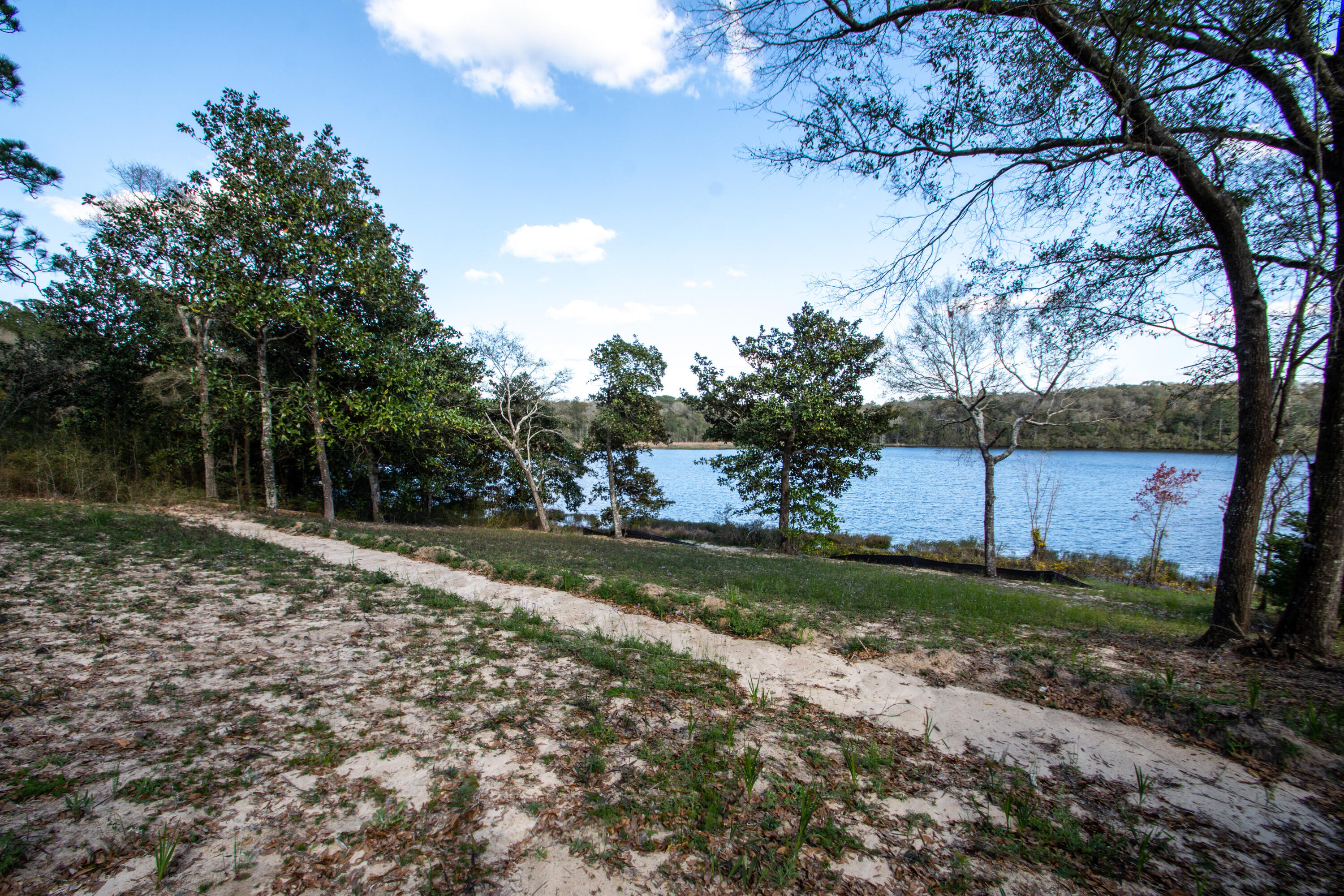 LAKE HOLLEY ESTATES - Land