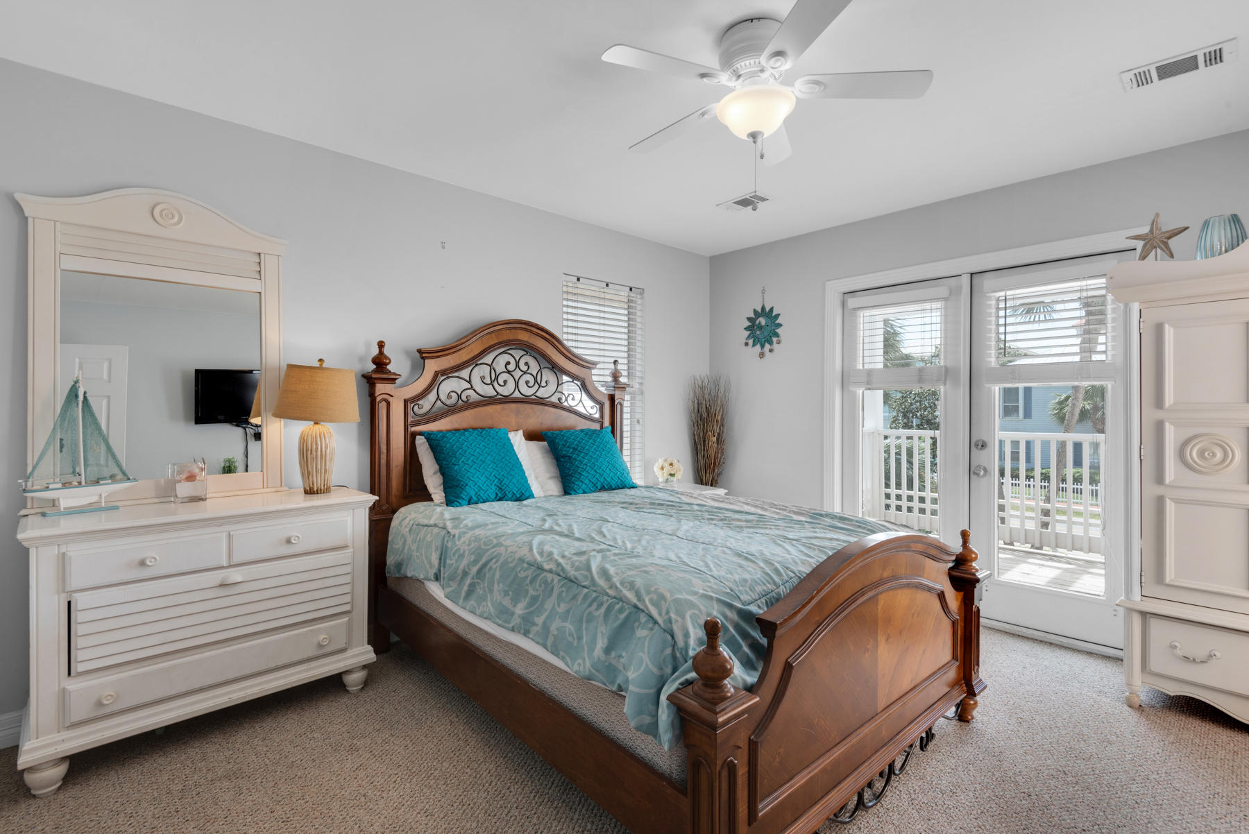 CRYSTAL SHORES - Residential