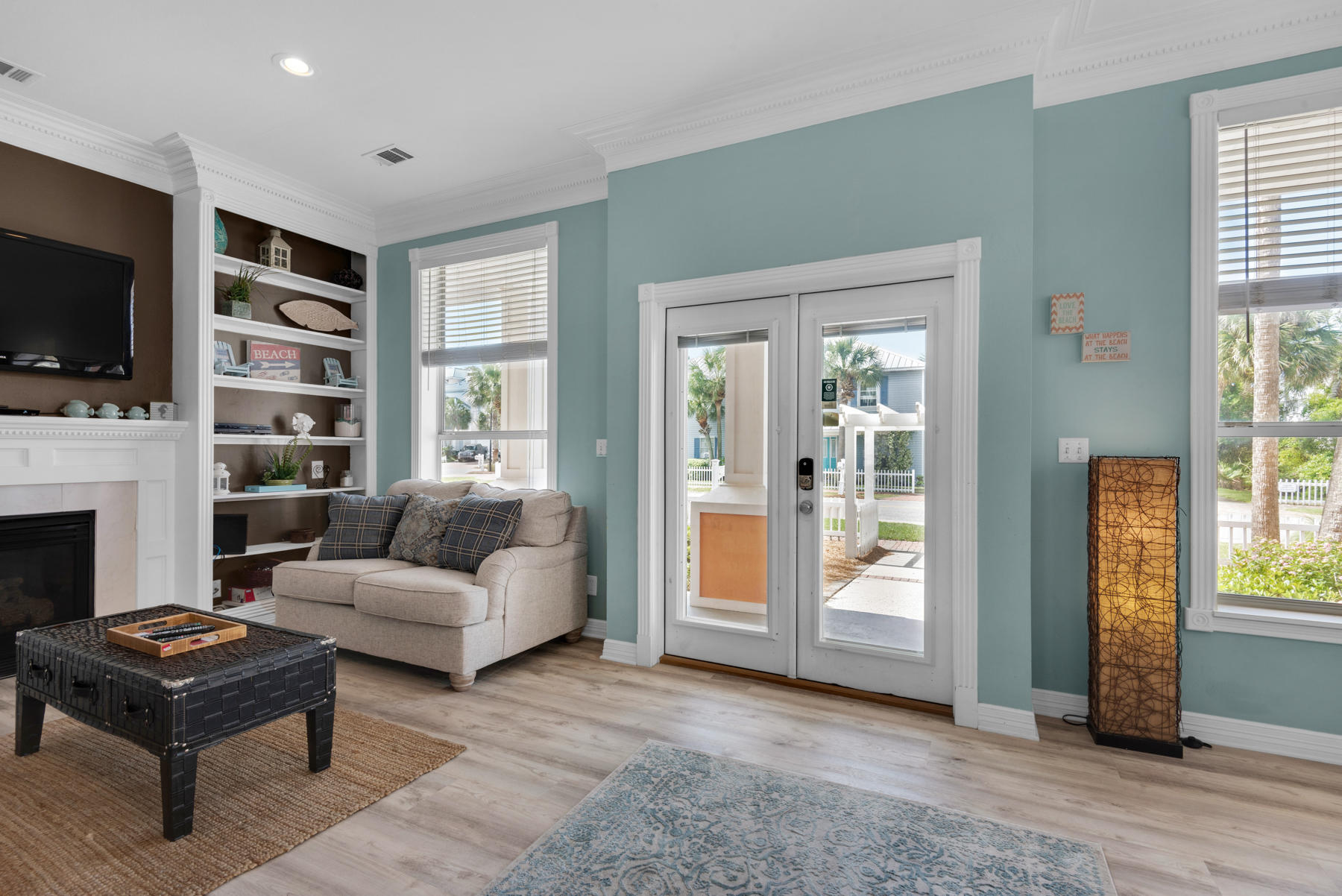 CRYSTAL SHORES - Residential