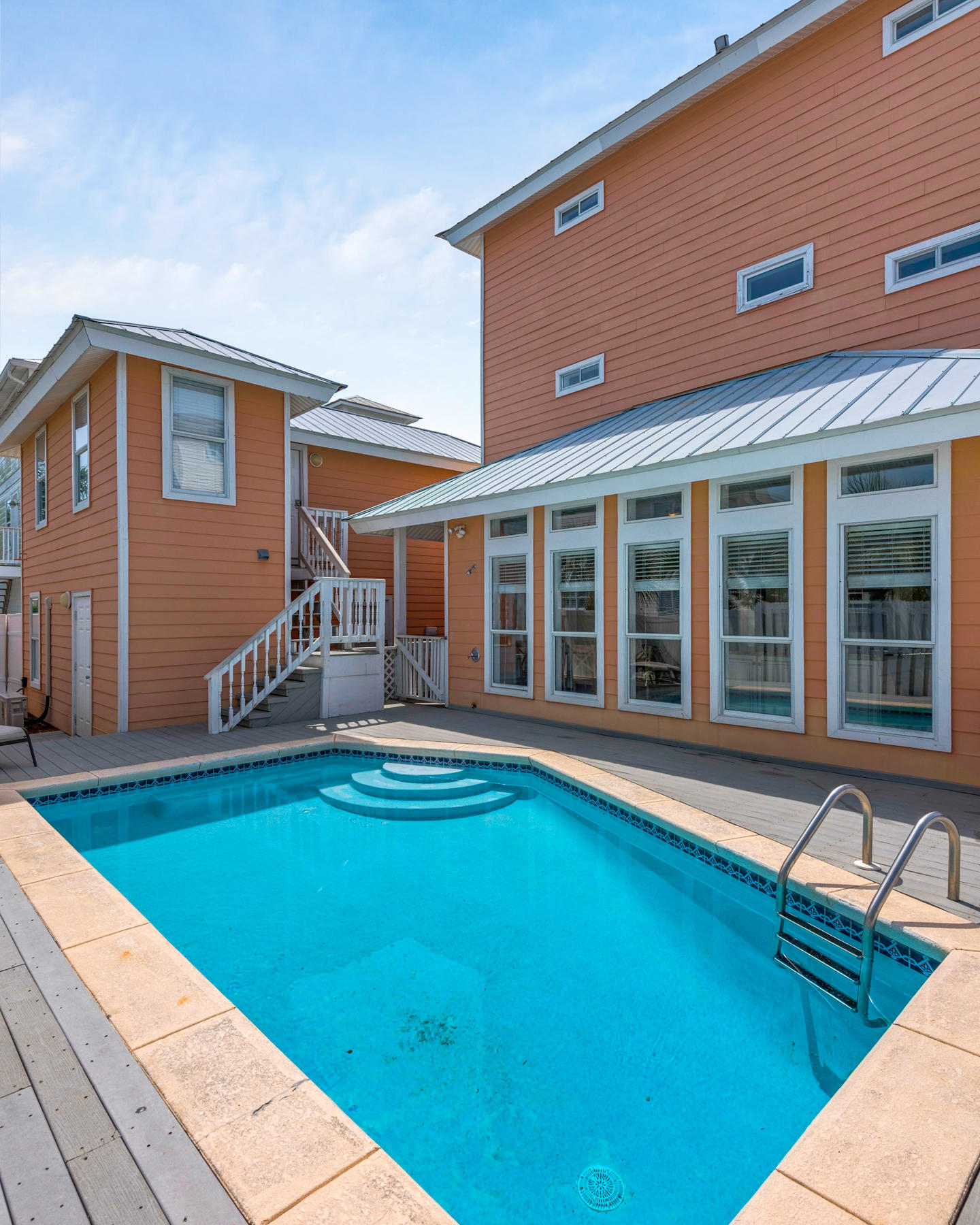 CRYSTAL SHORES - Residential