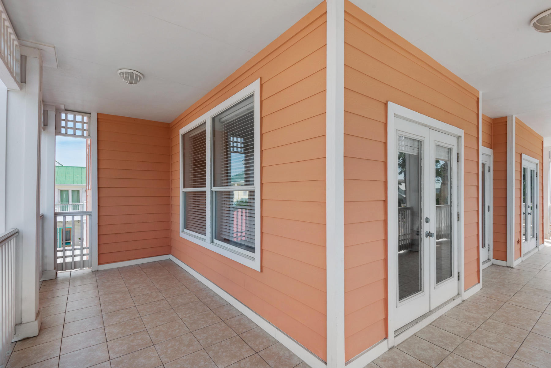 CRYSTAL SHORES - Residential