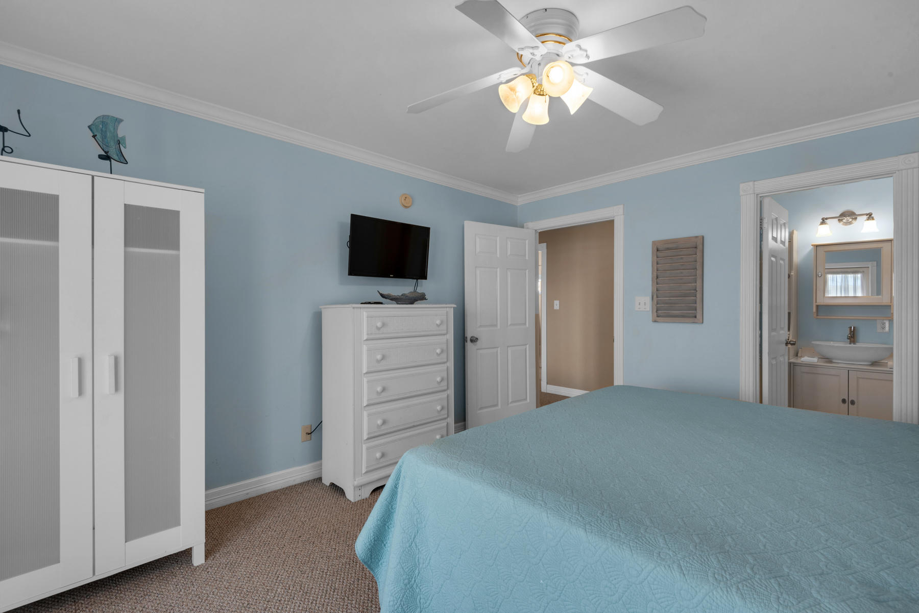 CRYSTAL SHORES - Residential