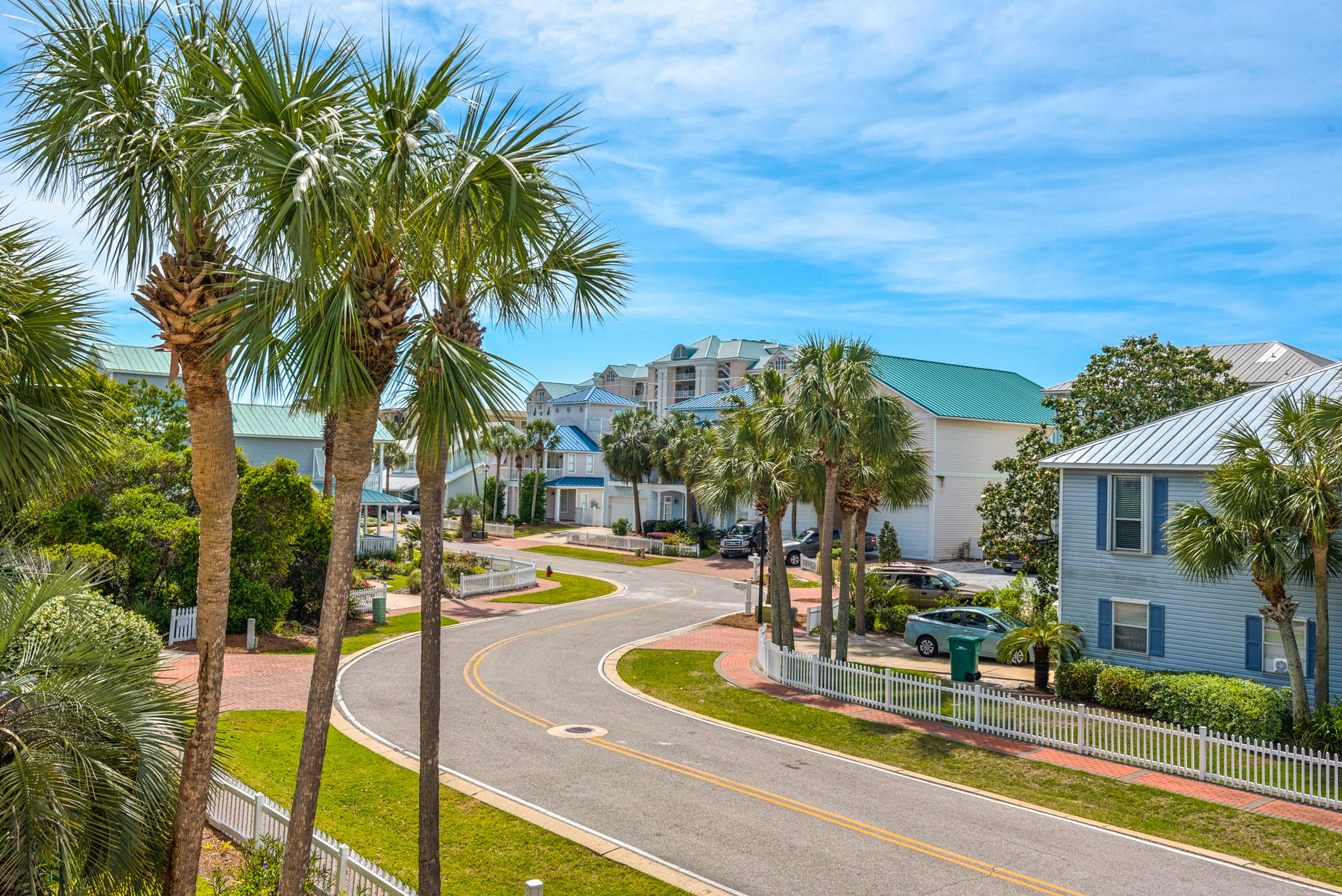CRYSTAL SHORES - Residential