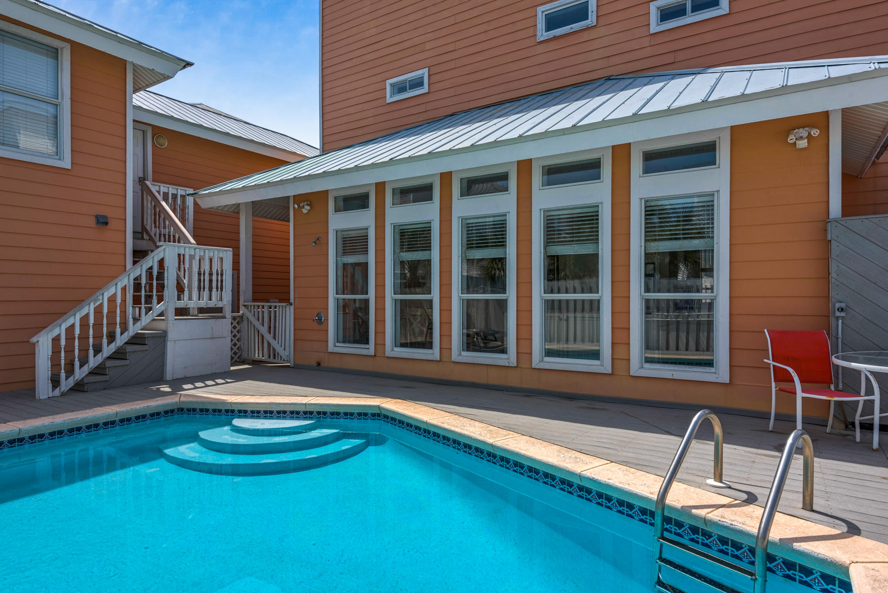 CRYSTAL SHORES - Residential