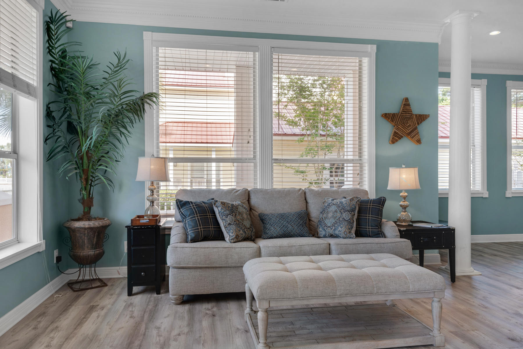 CRYSTAL SHORES - Residential