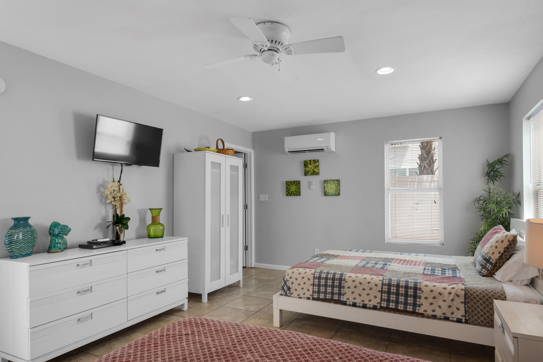 CRYSTAL SHORES - Residential