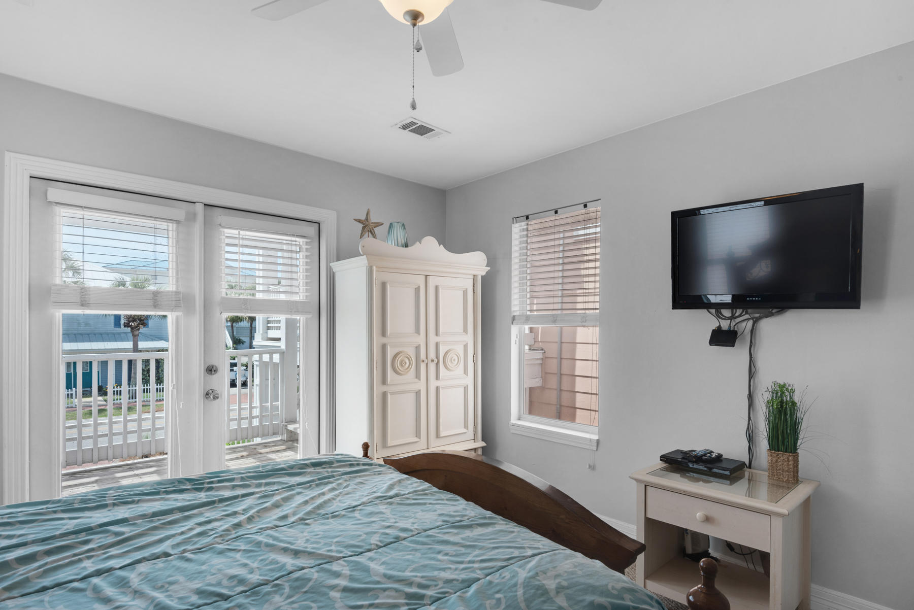 CRYSTAL SHORES - Residential