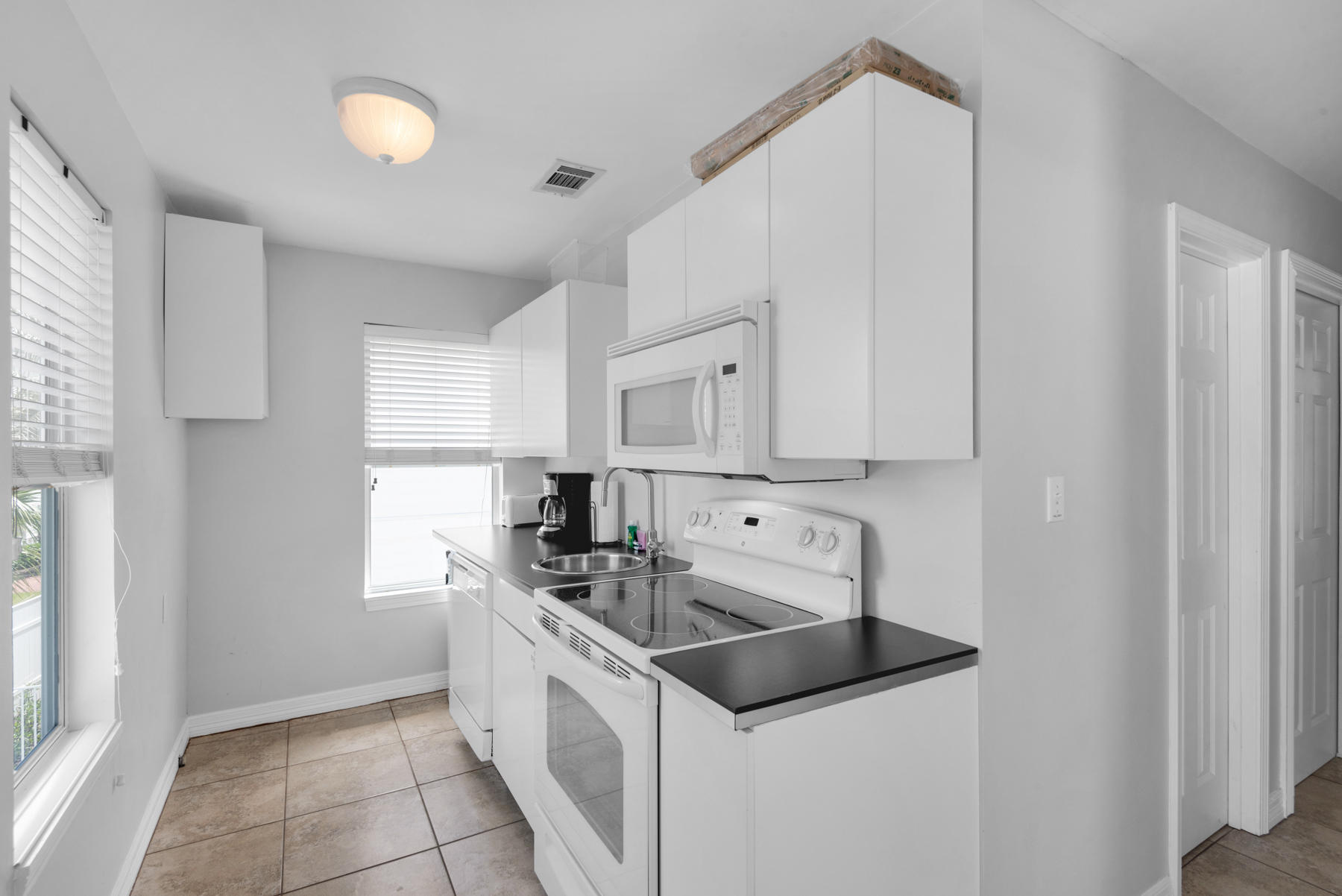 CRYSTAL SHORES - Residential