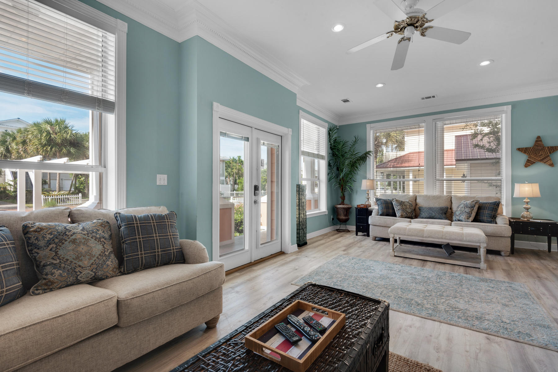 CRYSTAL SHORES - Residential