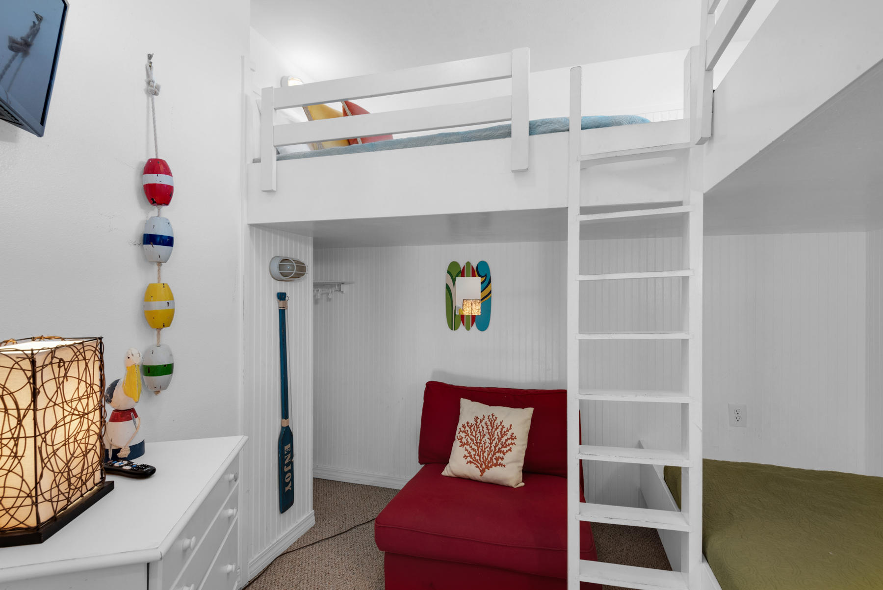 CRYSTAL SHORES - Residential