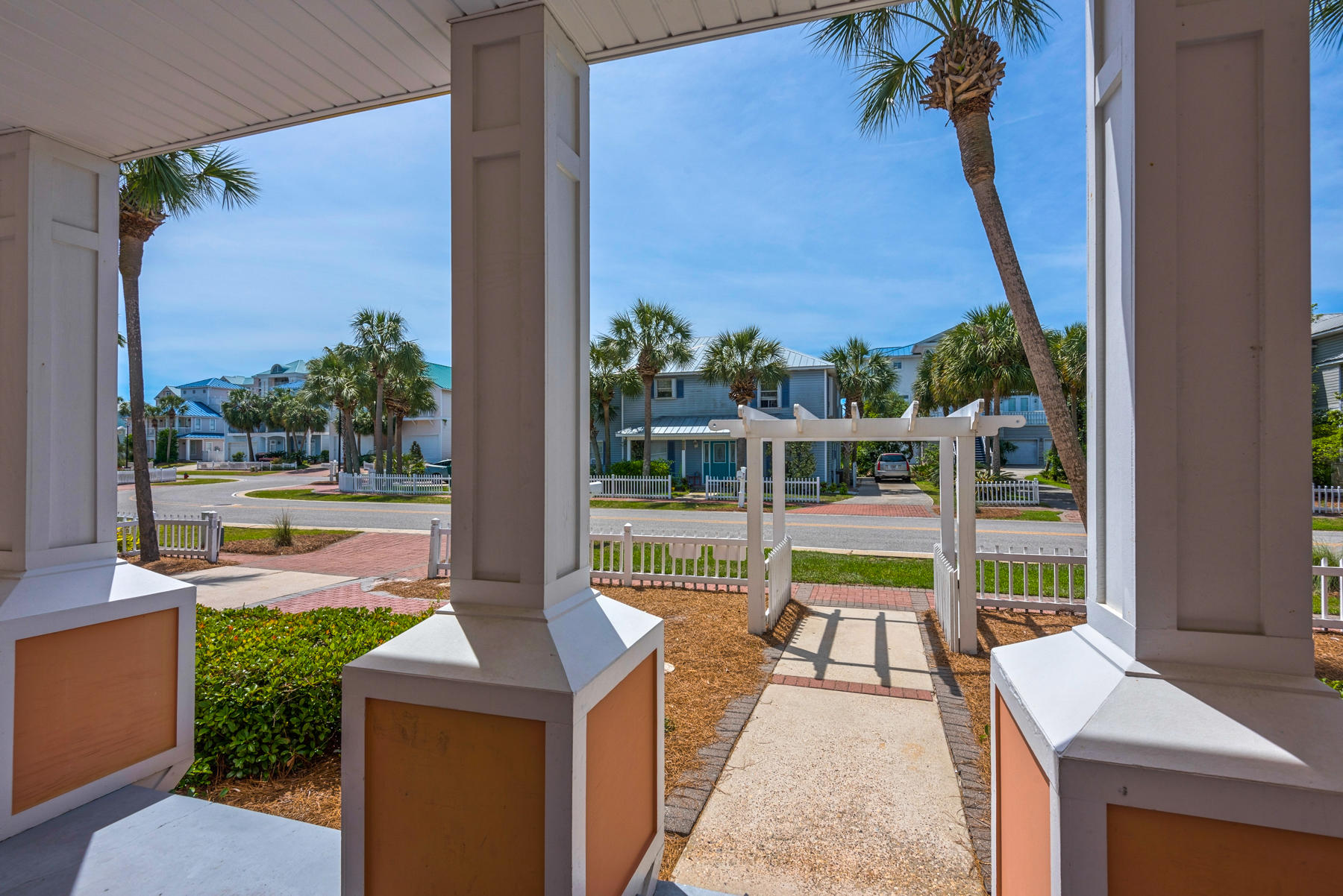 CRYSTAL SHORES - Residential