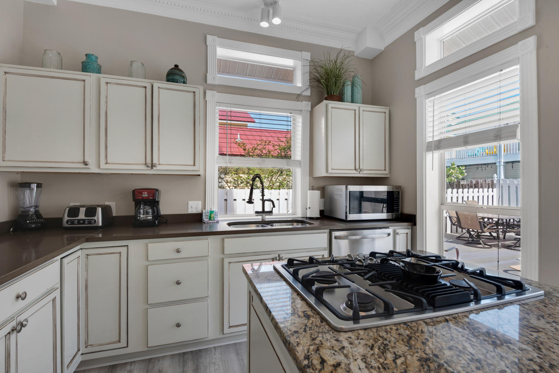 CRYSTAL SHORES - Residential