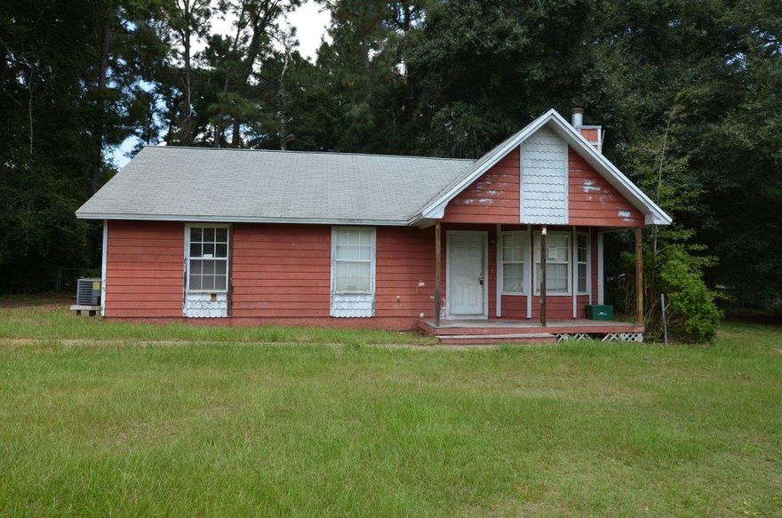 Located on the North End of Crestview and in an established area, this 3 Bedroom 2 Bath REO Auction Home is just over 1000sf. Home was built in 1986 and has laminate floors, wood siding, fireplace, and fenced corner lot. Lots of potential with this home and a must see to appreciate. Call today! Sellers asking price is $80000