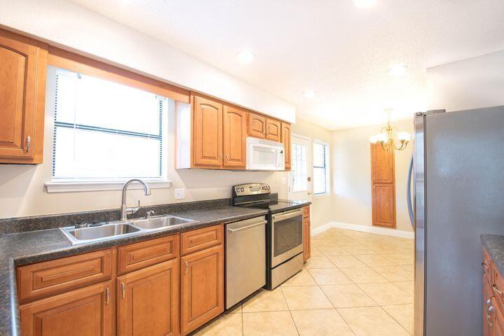 VALPARAISO PINECREST 2 - Residential Lease